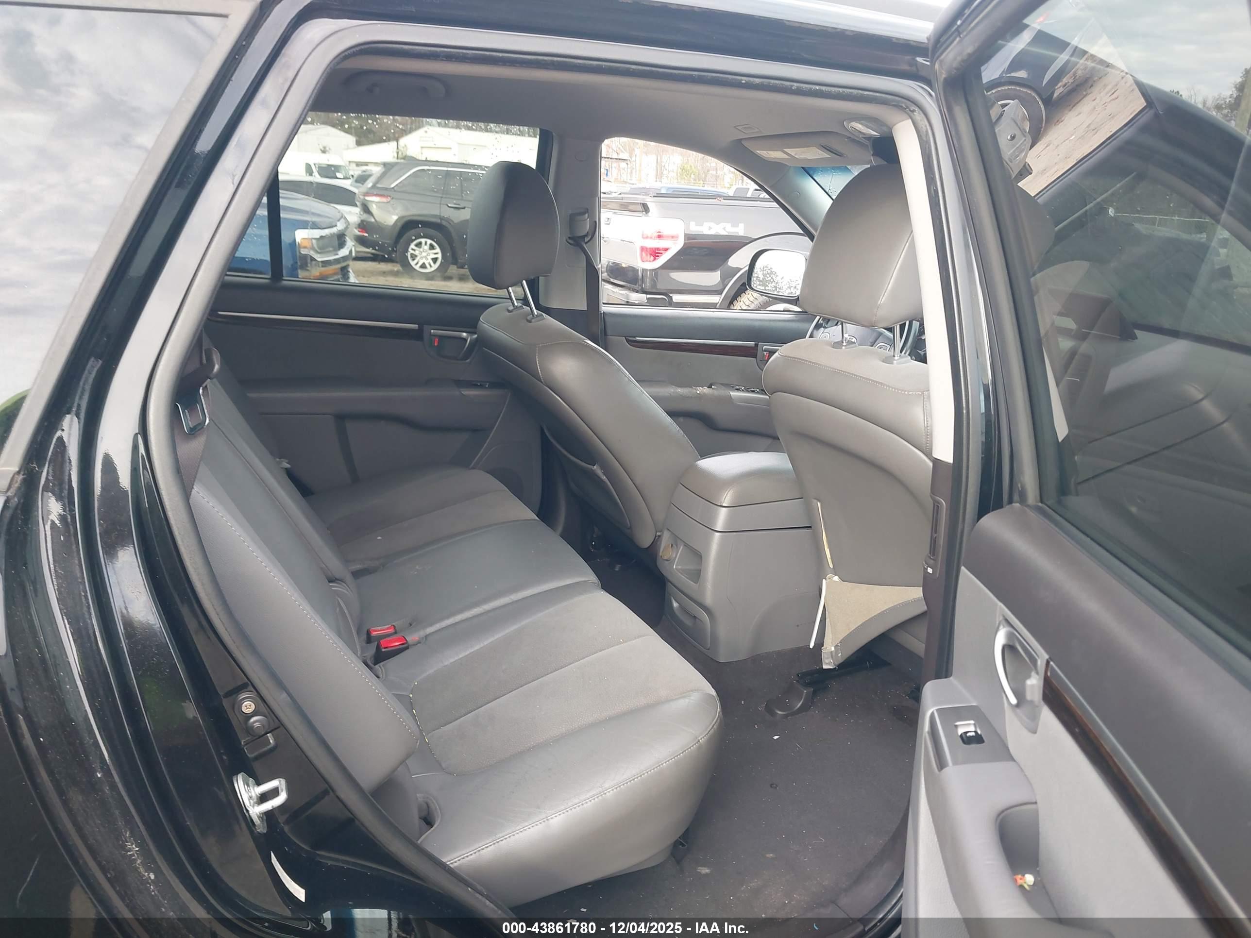 HYUNDAI SANTA image 8