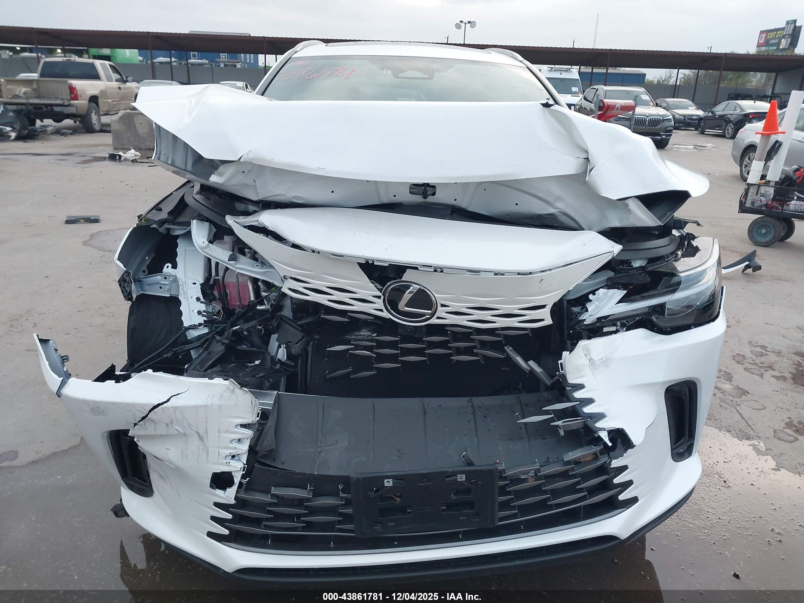 LEXUS RX image 6