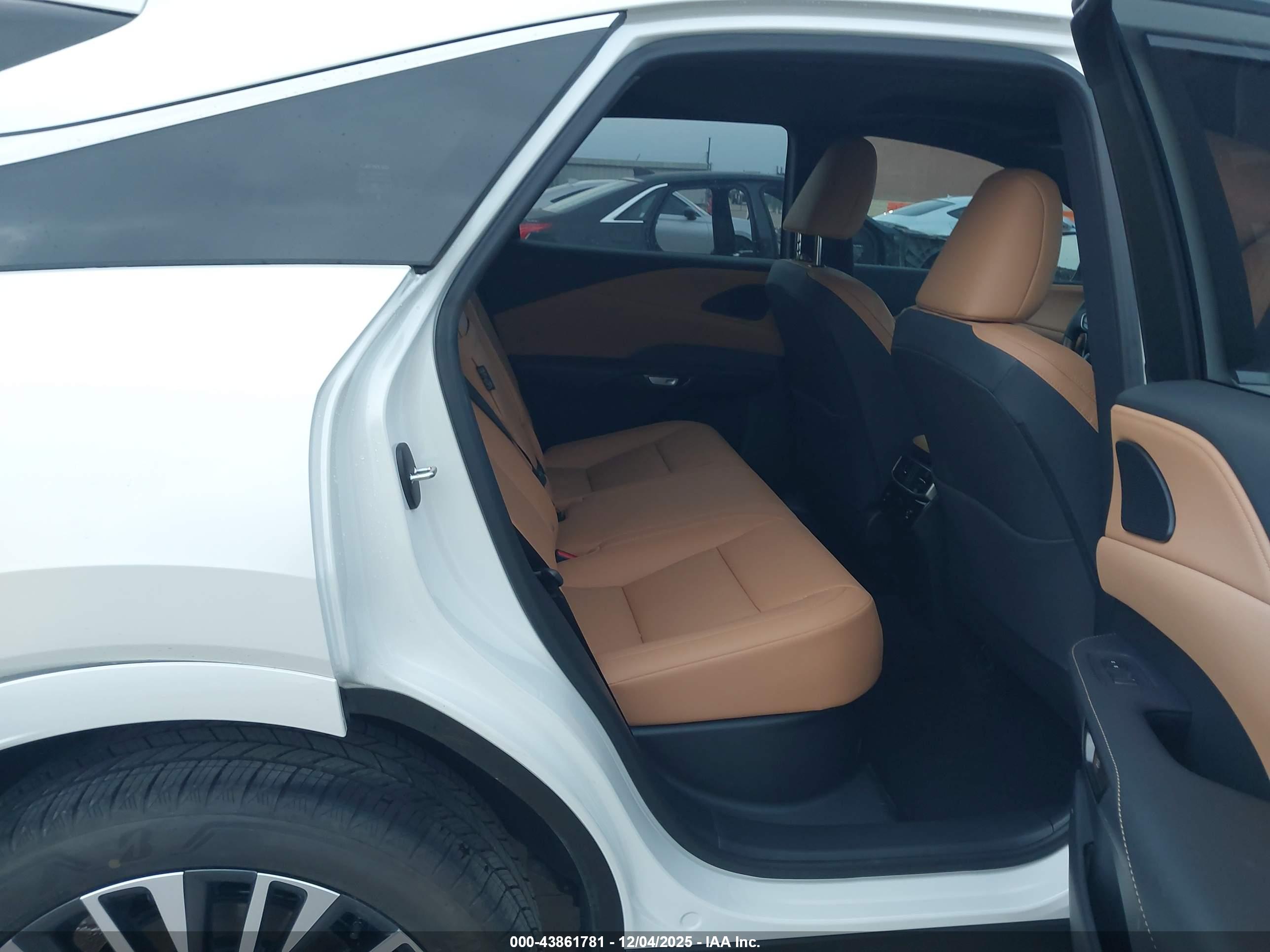 LEXUS RX image 8