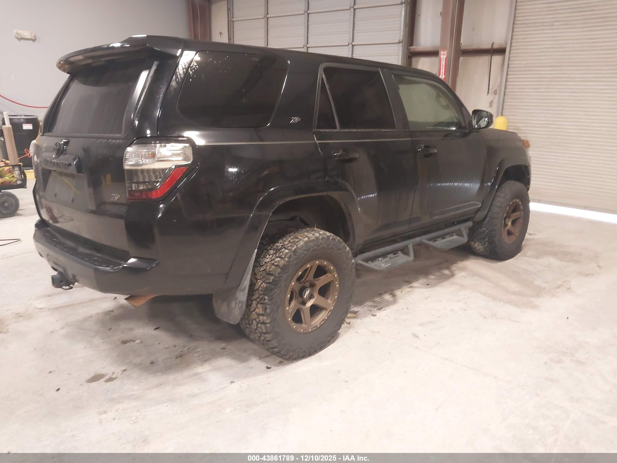 TOYOTA 4RUNNER image 4