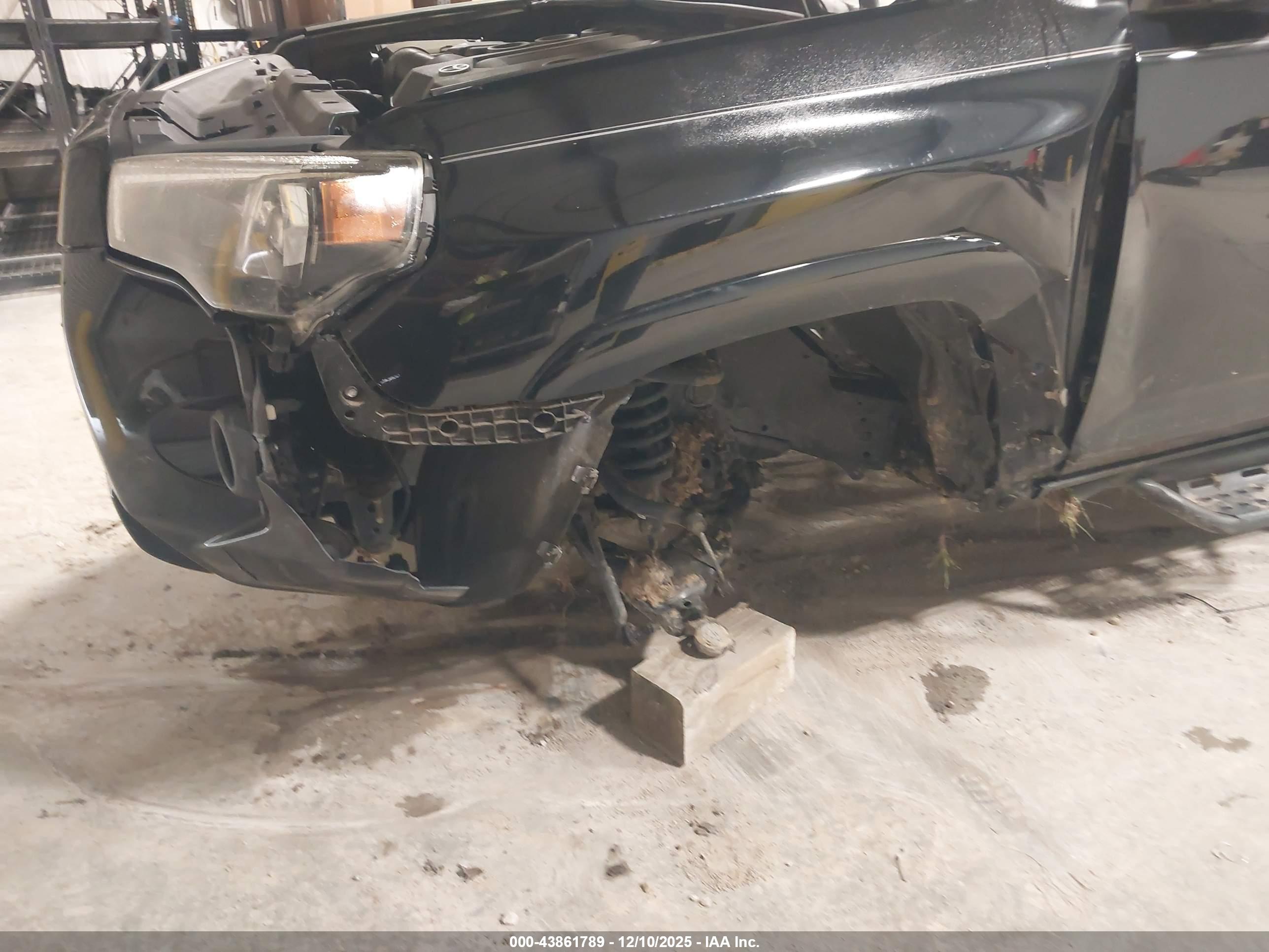 TOYOTA 4RUNNER image 6