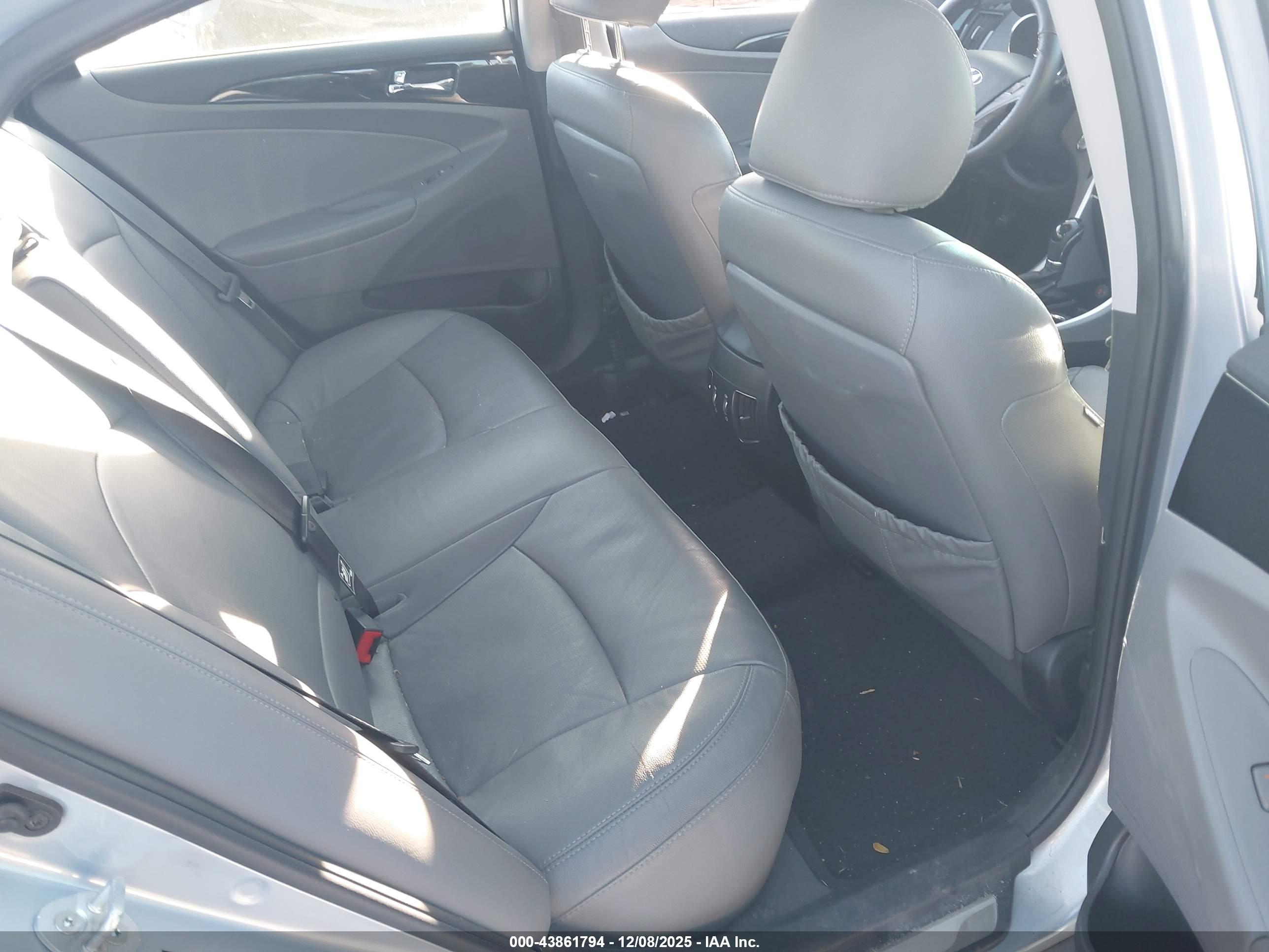 HYUNDAI SONATA image 8