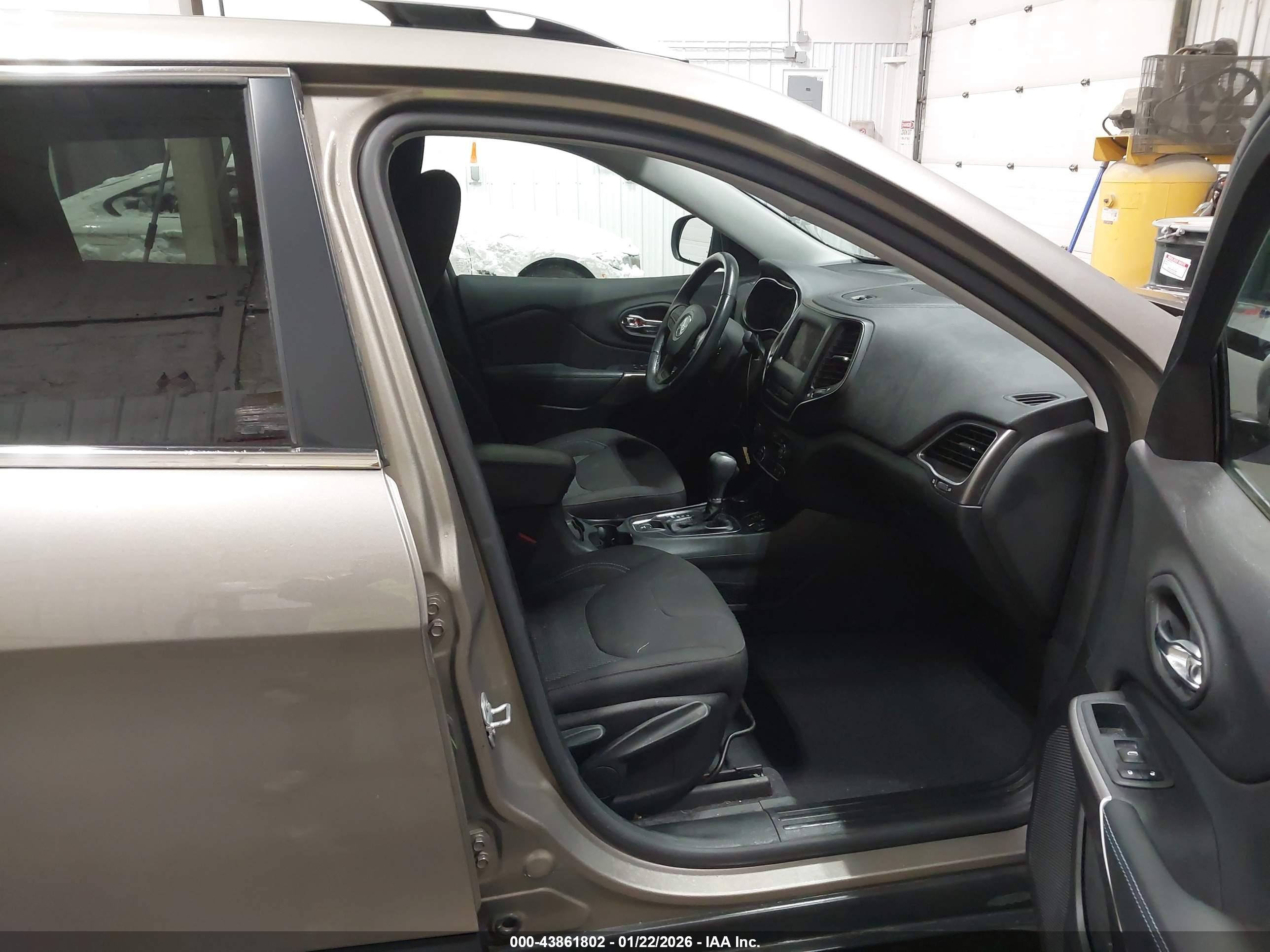 JEEP CHEROKEE image 5