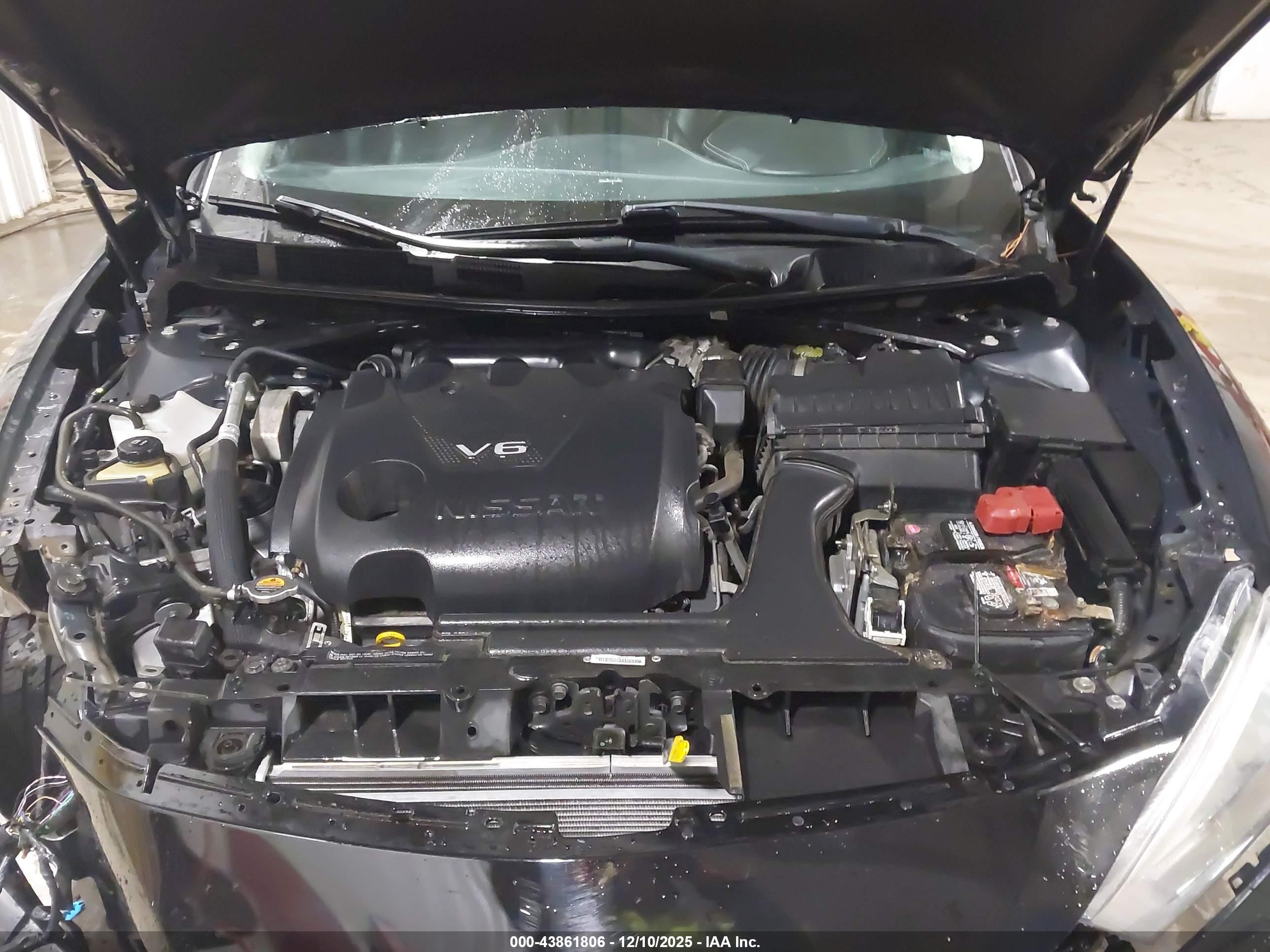 NISSAN MAXIMA image 10