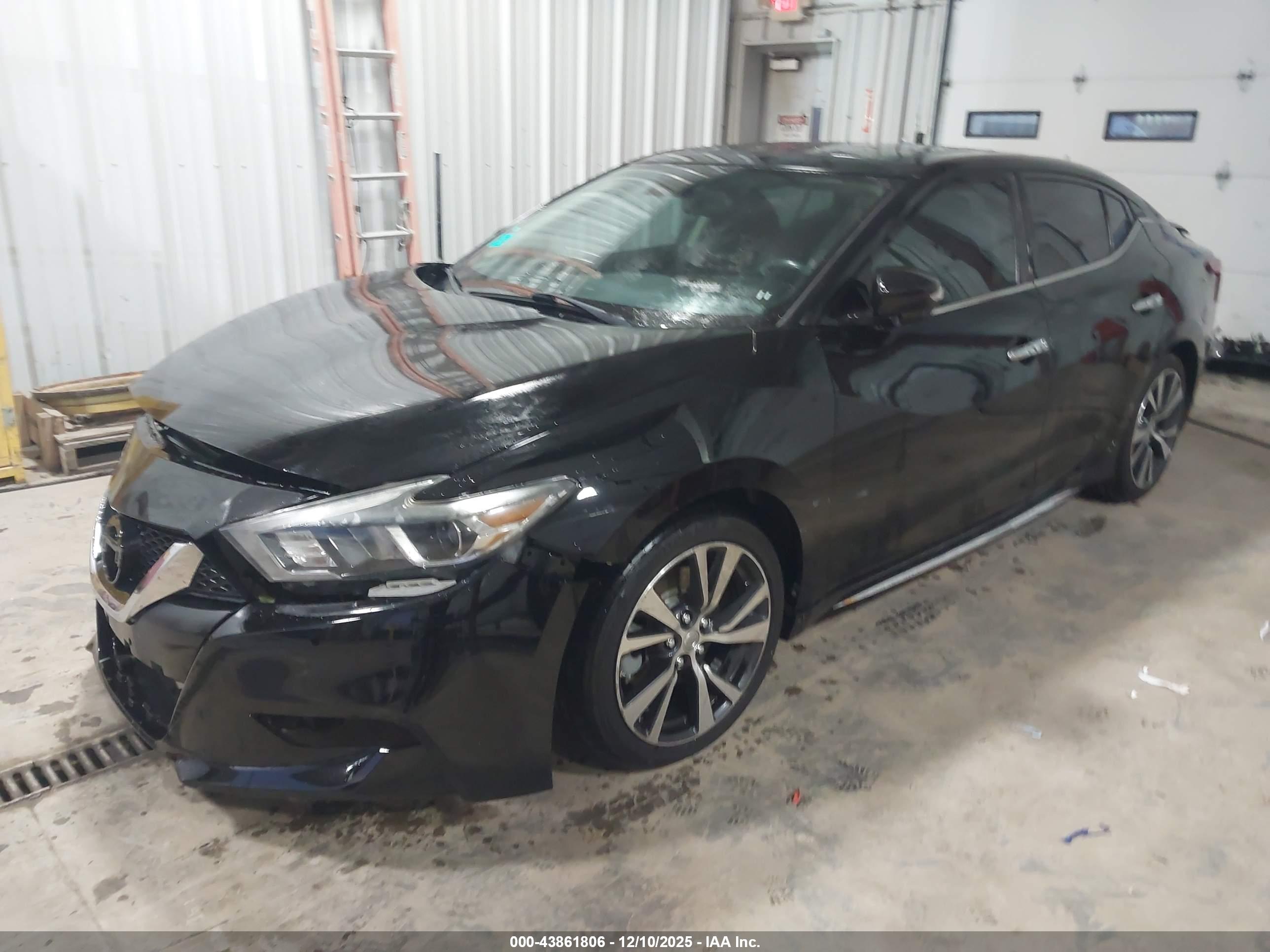 NISSAN MAXIMA image 2