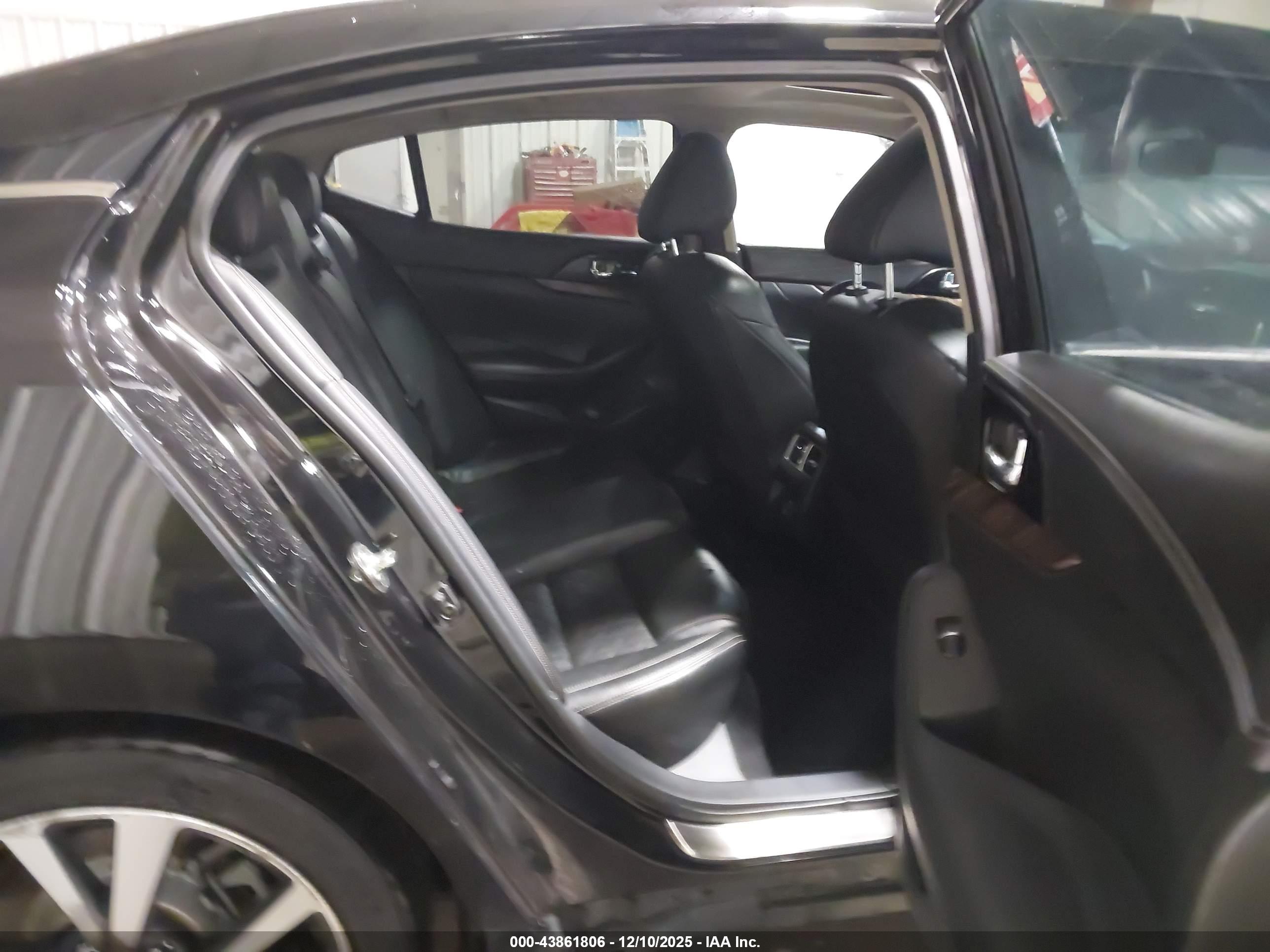 NISSAN MAXIMA image 8