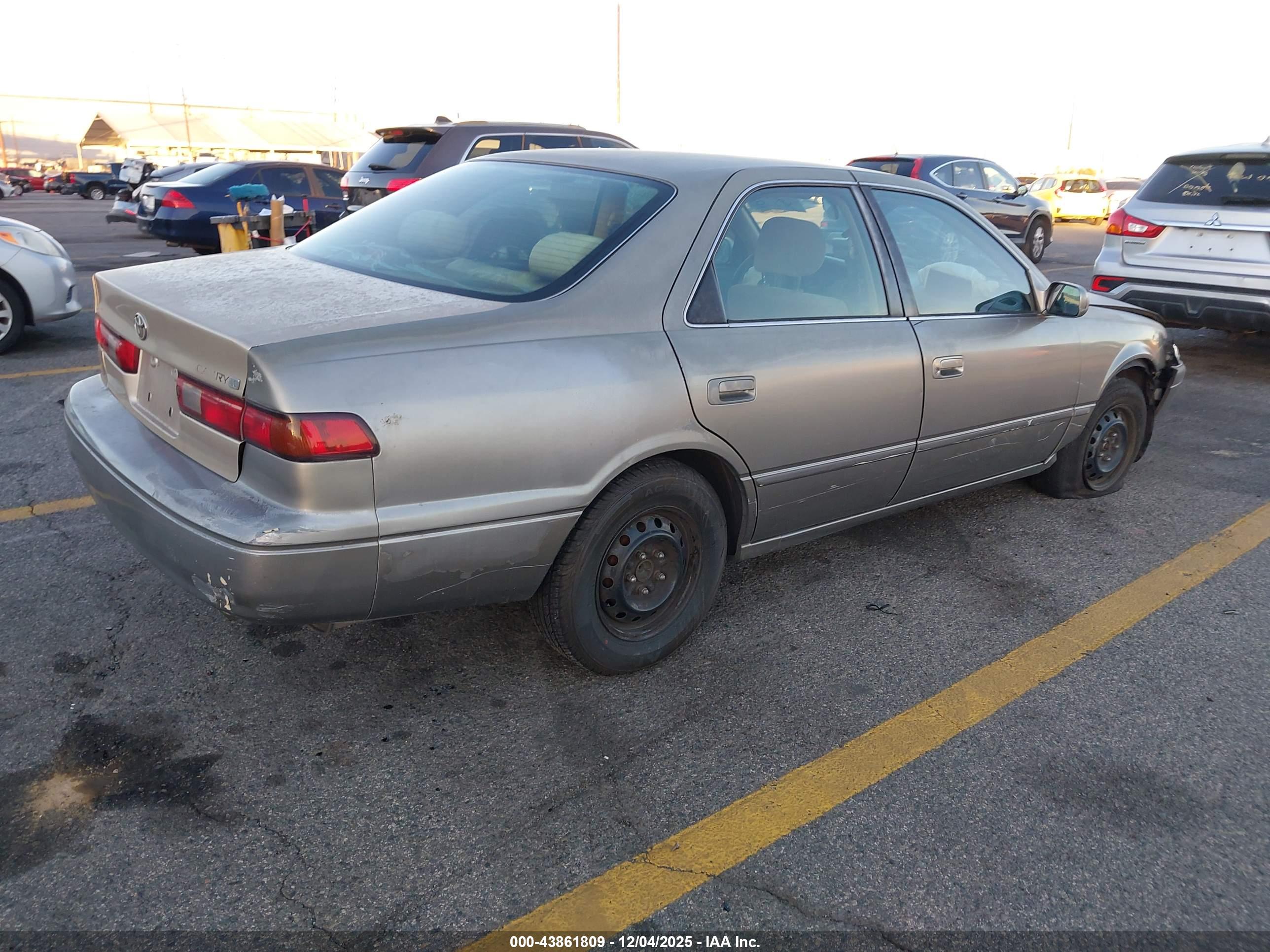 TOYOTA CAMRY image 4
