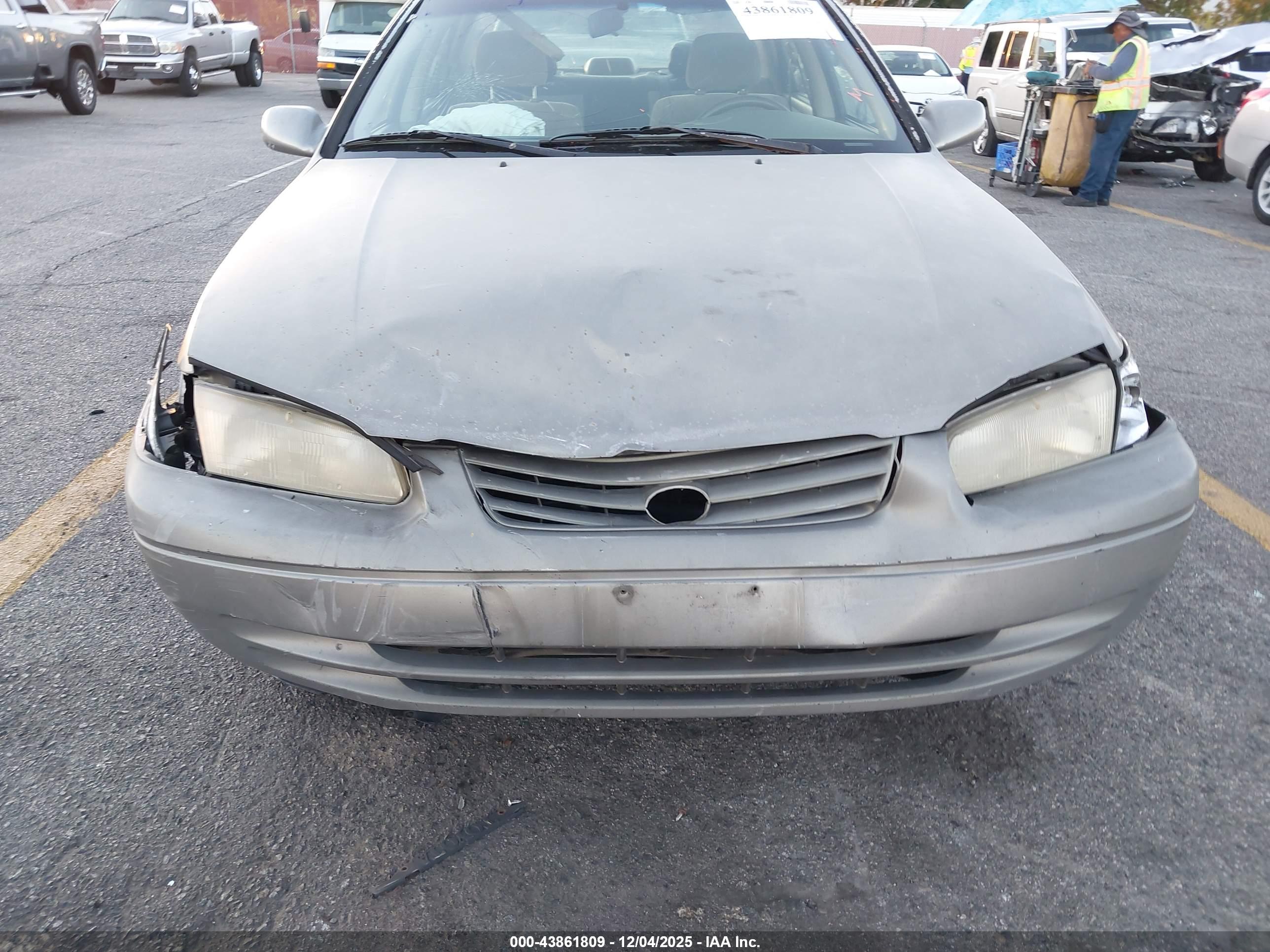 TOYOTA CAMRY image 6