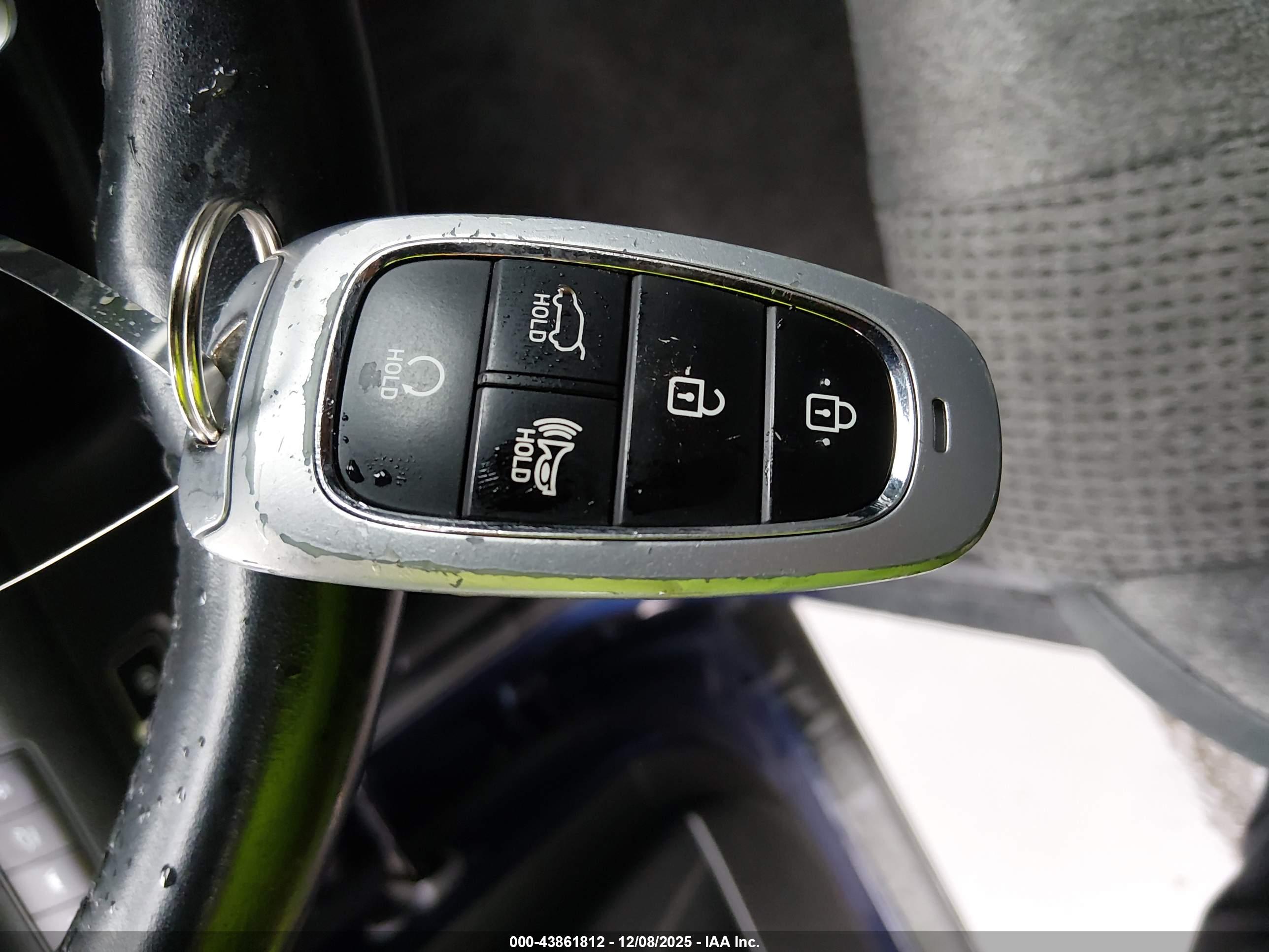 HYUNDAI SANTA image 11