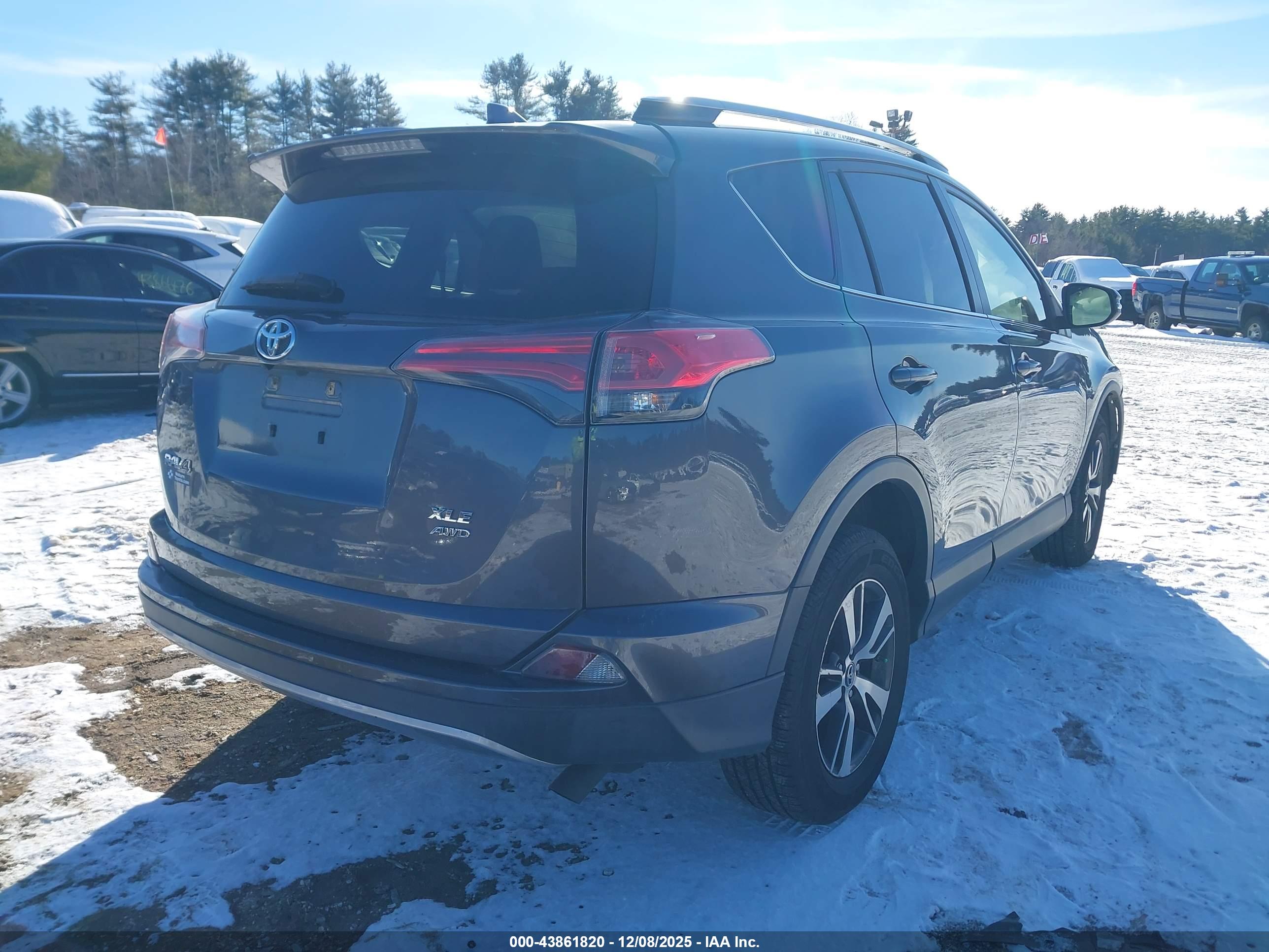 TOYOTA RAV4 image 4
