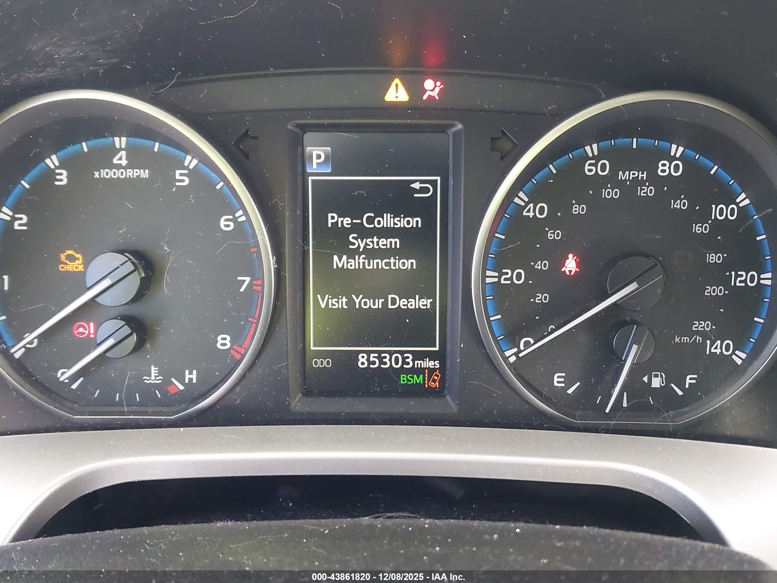 TOYOTA RAV4 image 7
