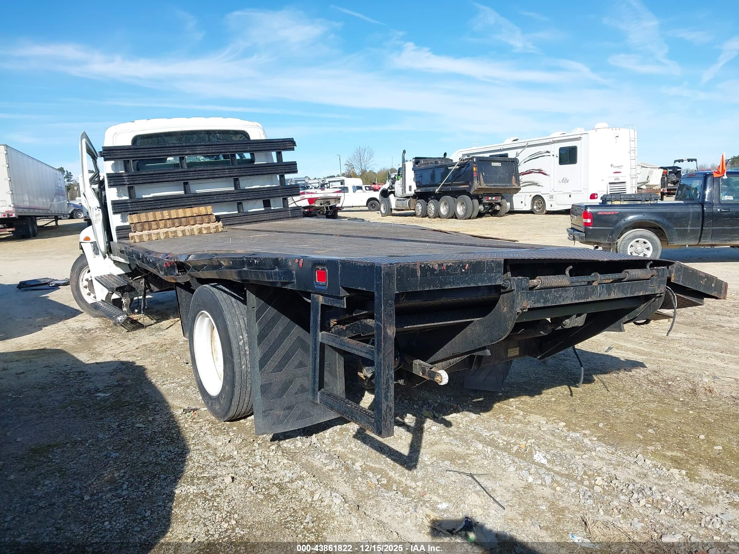 INTERNATIONAL 4000 image 3