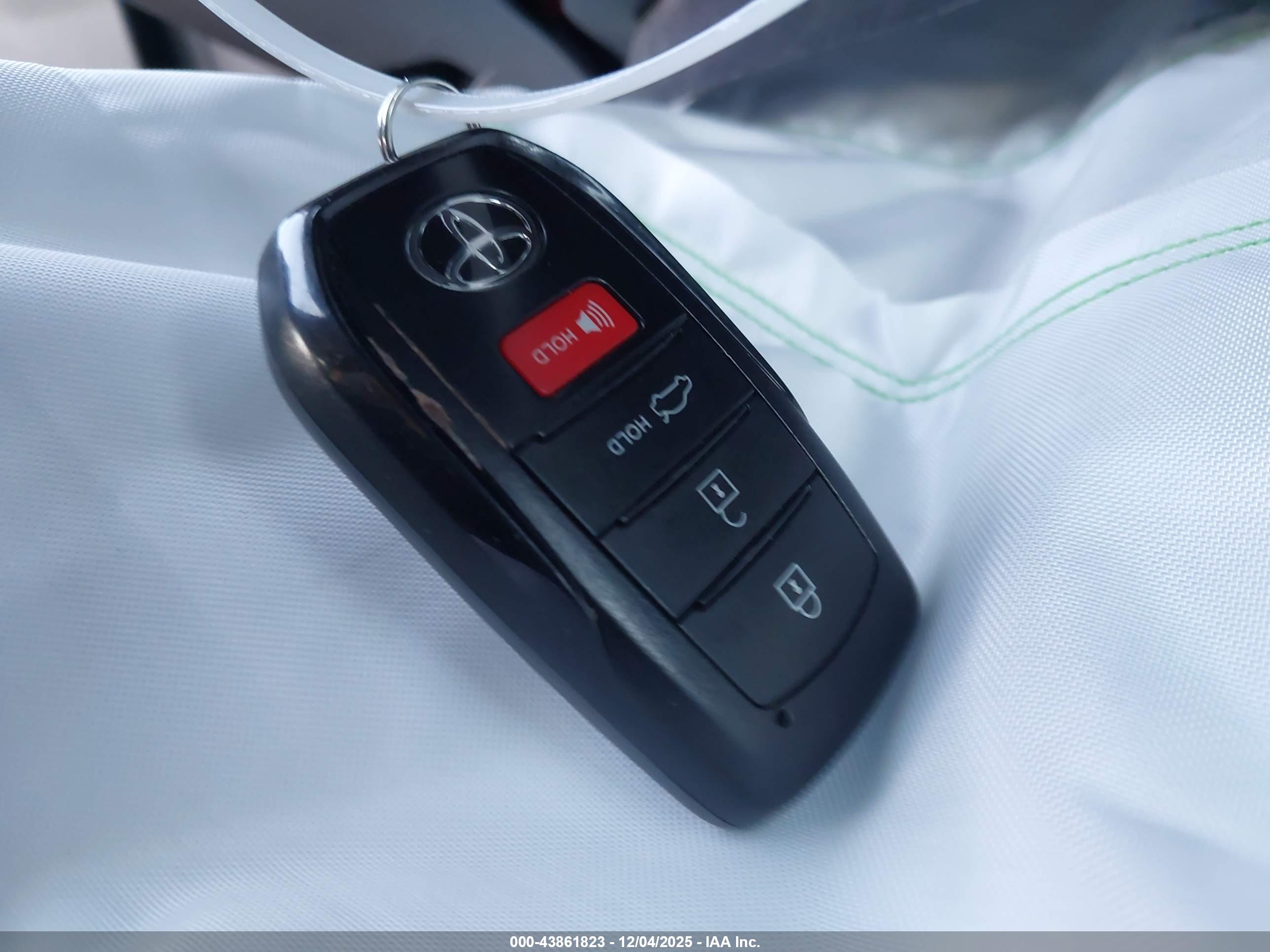 TOYOTA CAMRY image 11
