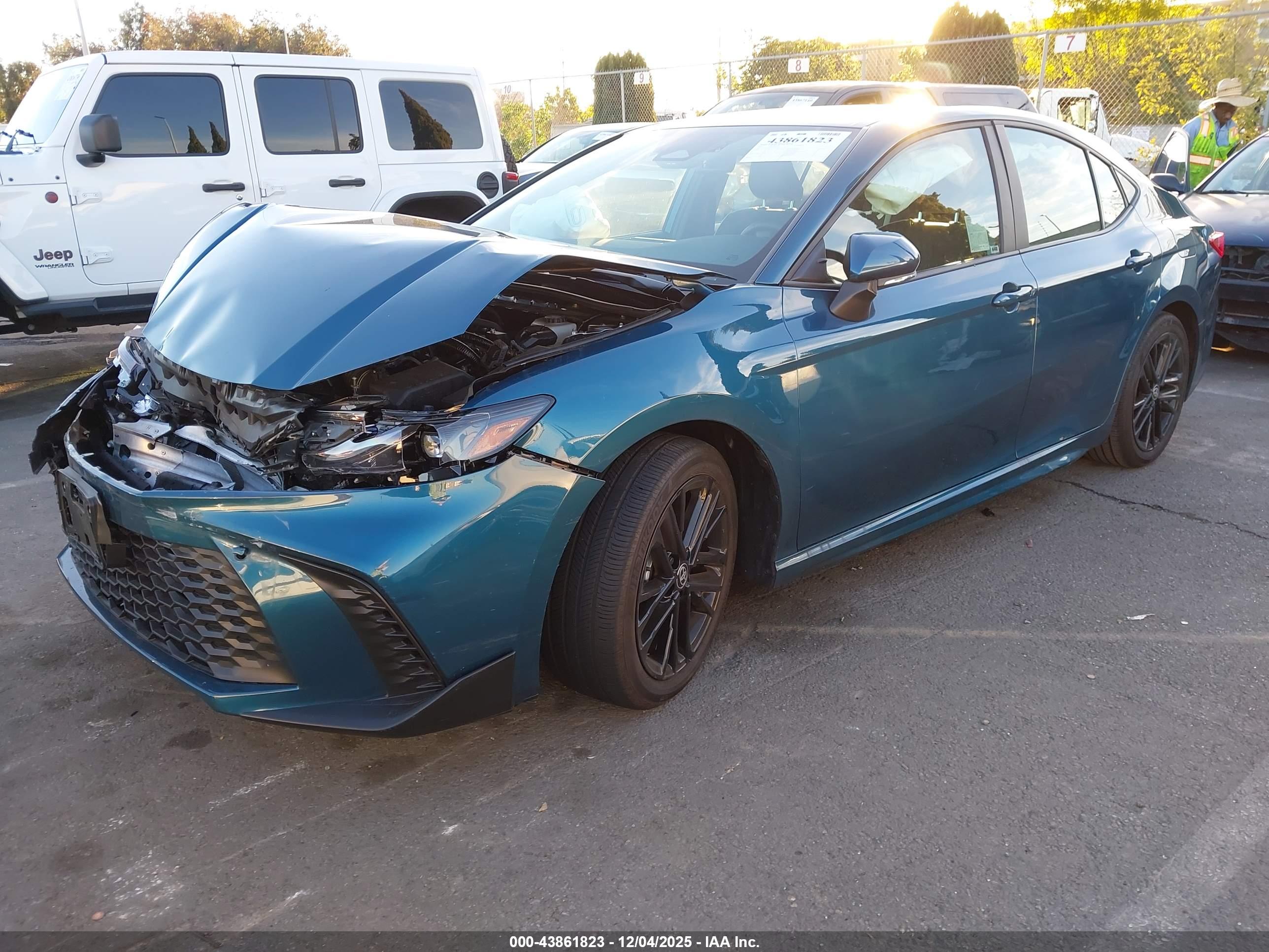 TOYOTA CAMRY image 2