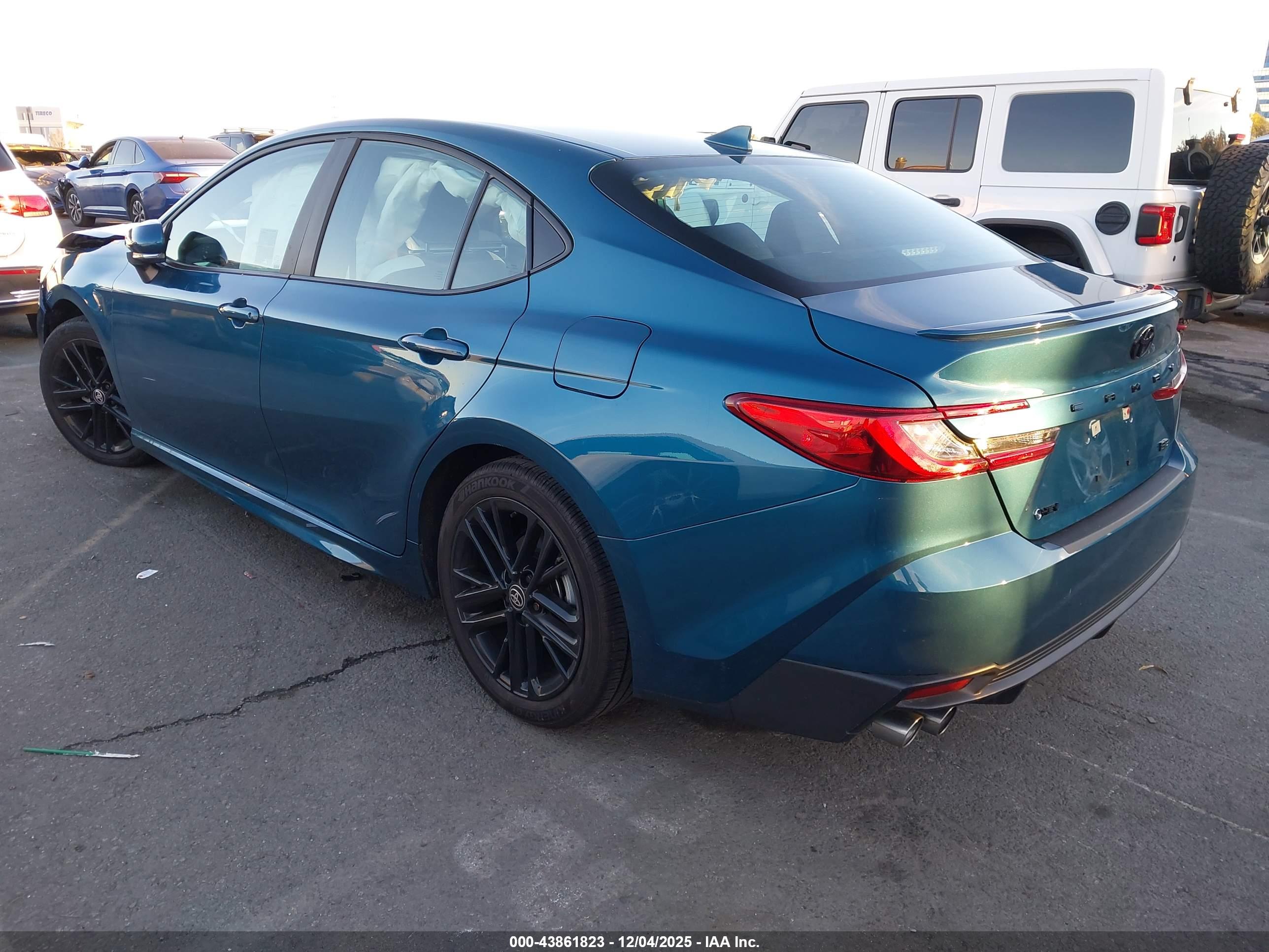 TOYOTA CAMRY image 3