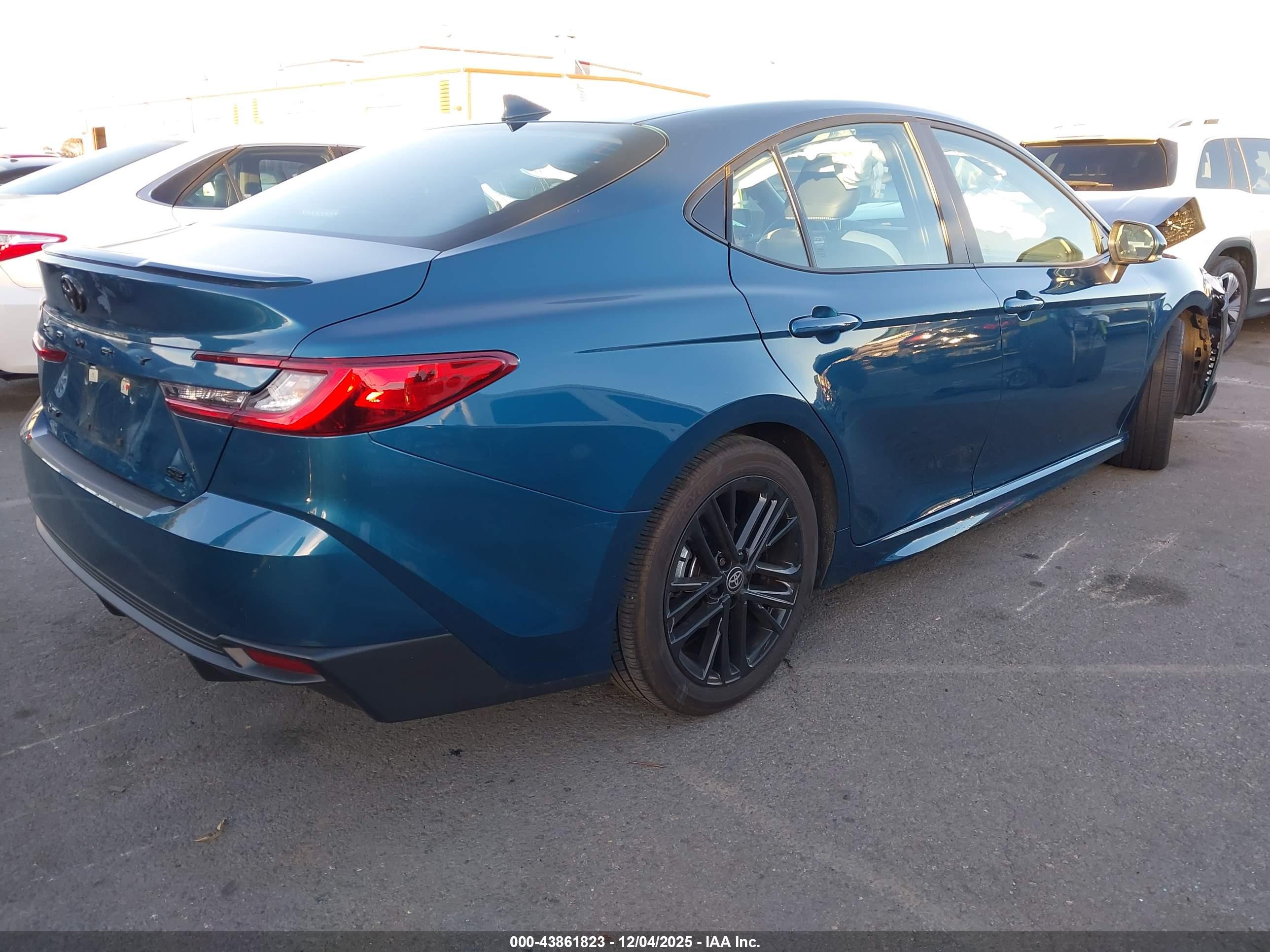 TOYOTA CAMRY image 4