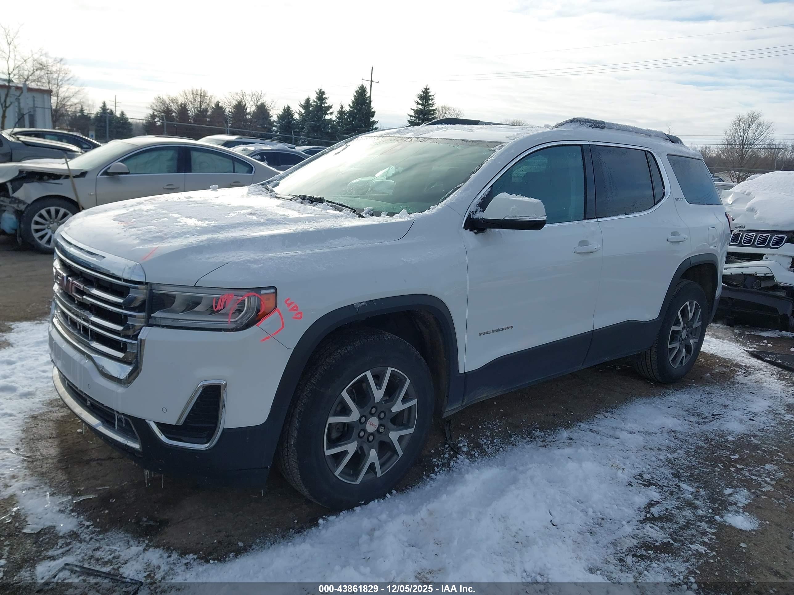 GMC ACADIA image 2