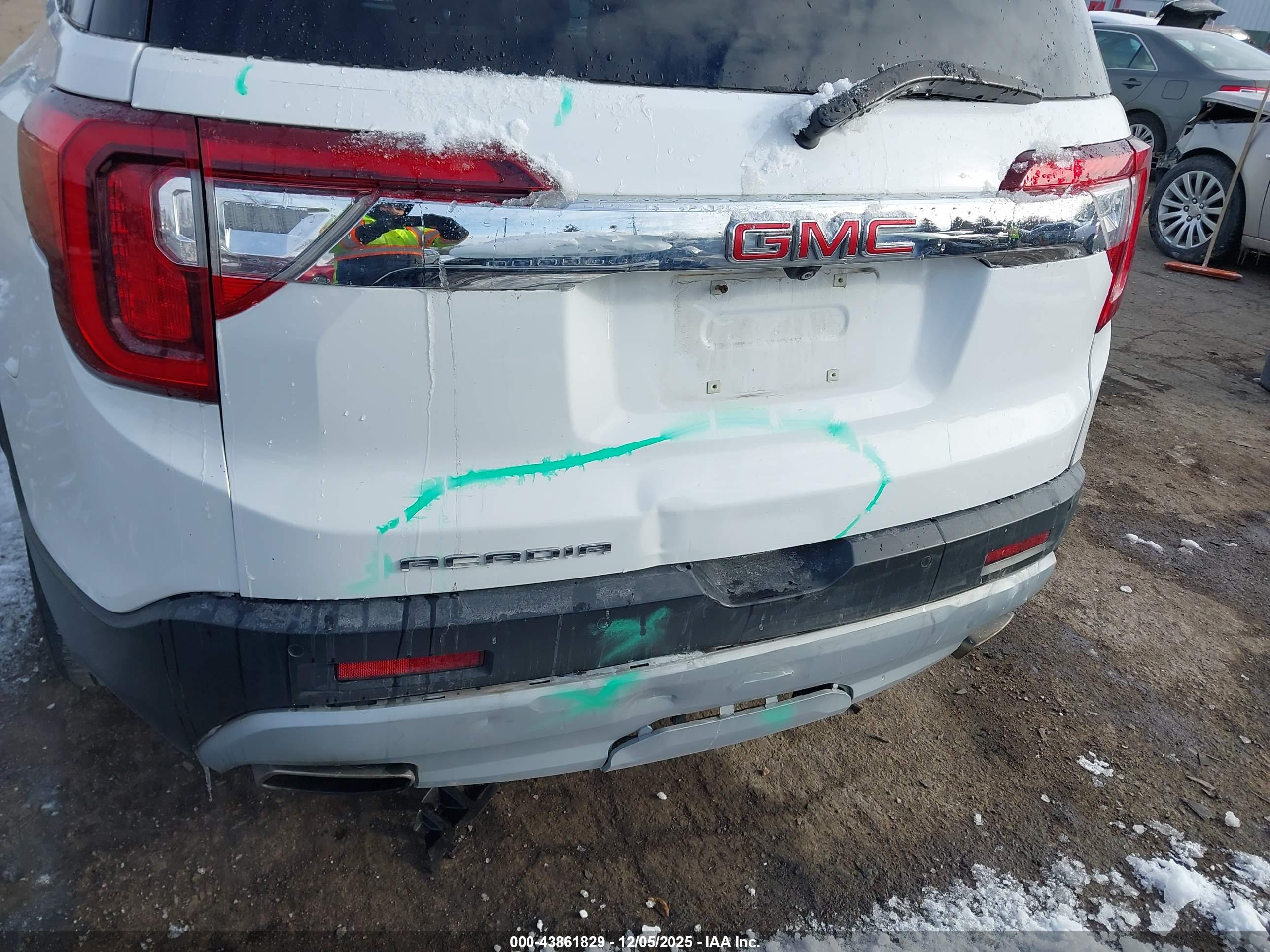 GMC ACADIA image 6