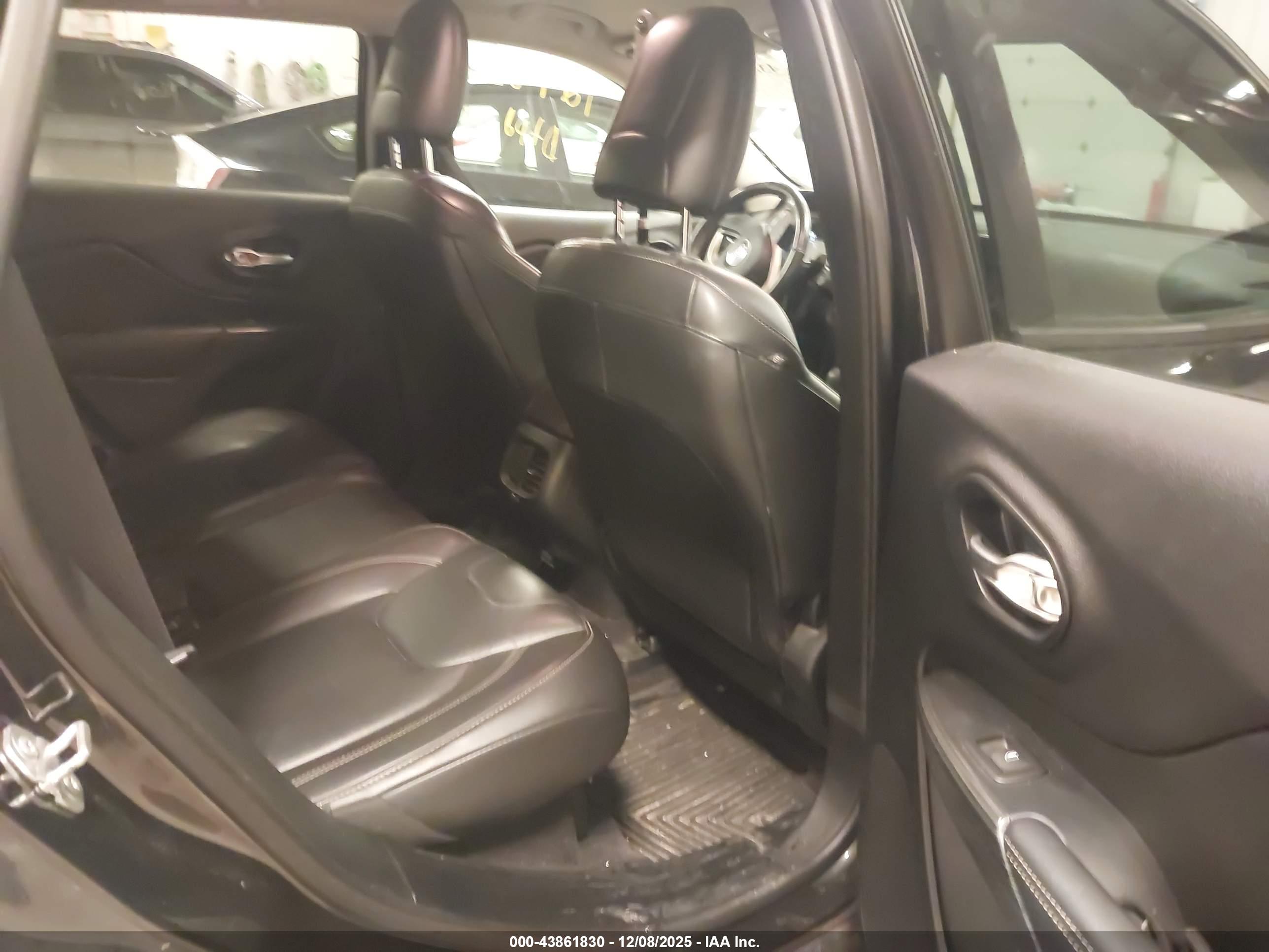 JEEP CHEROKEE image 8
