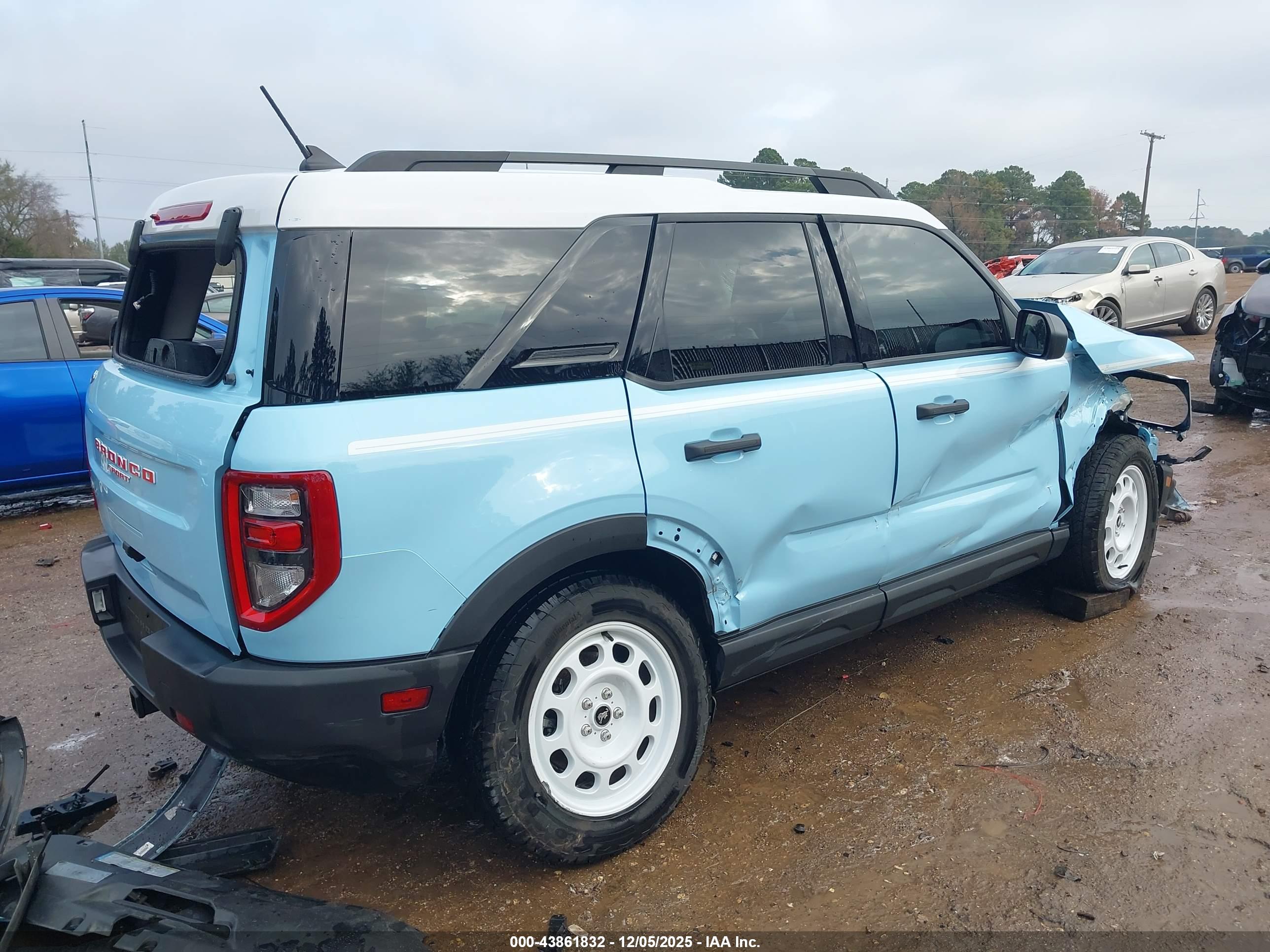 FORD BRONCO image 4