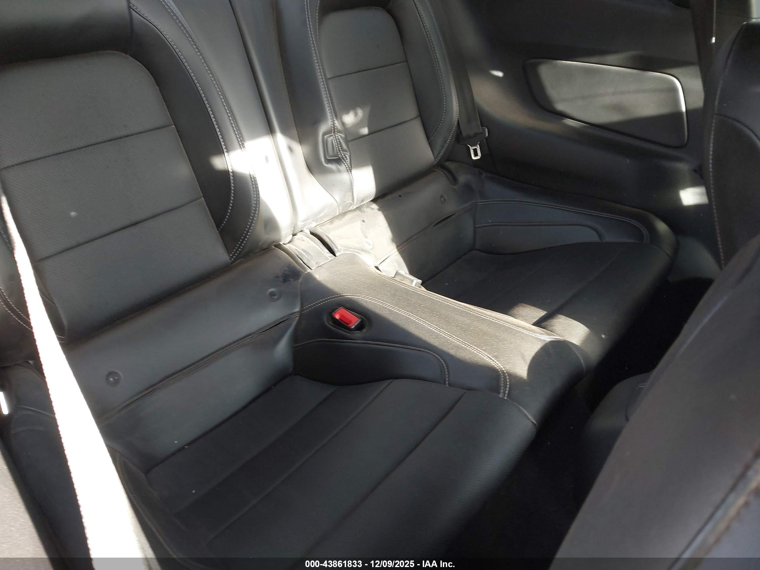 FORD MUSTANG image 8