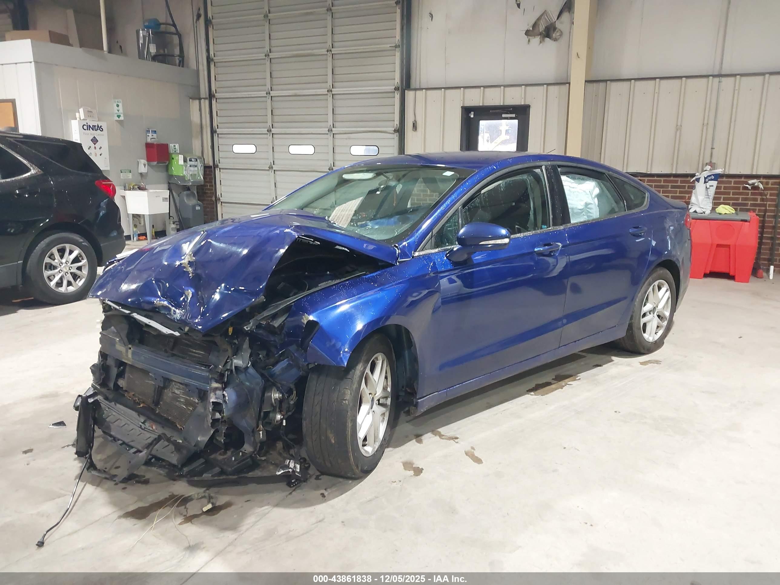 FORD FUSION image 2
