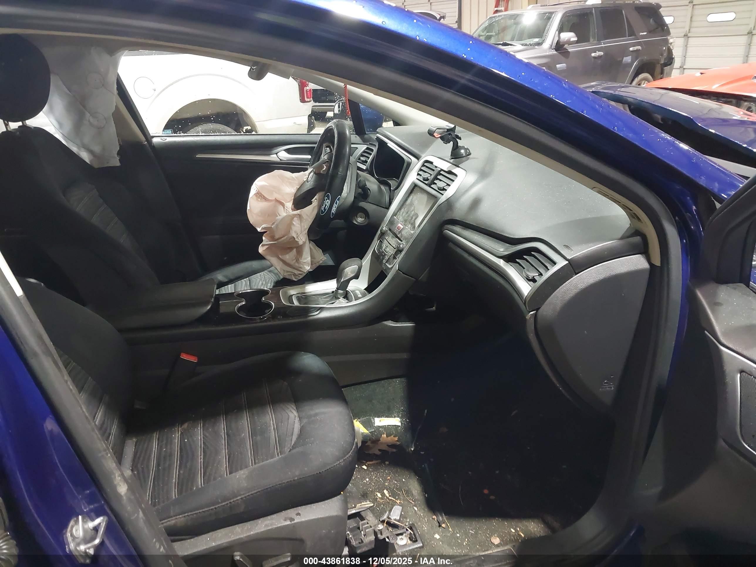 FORD FUSION image 5
