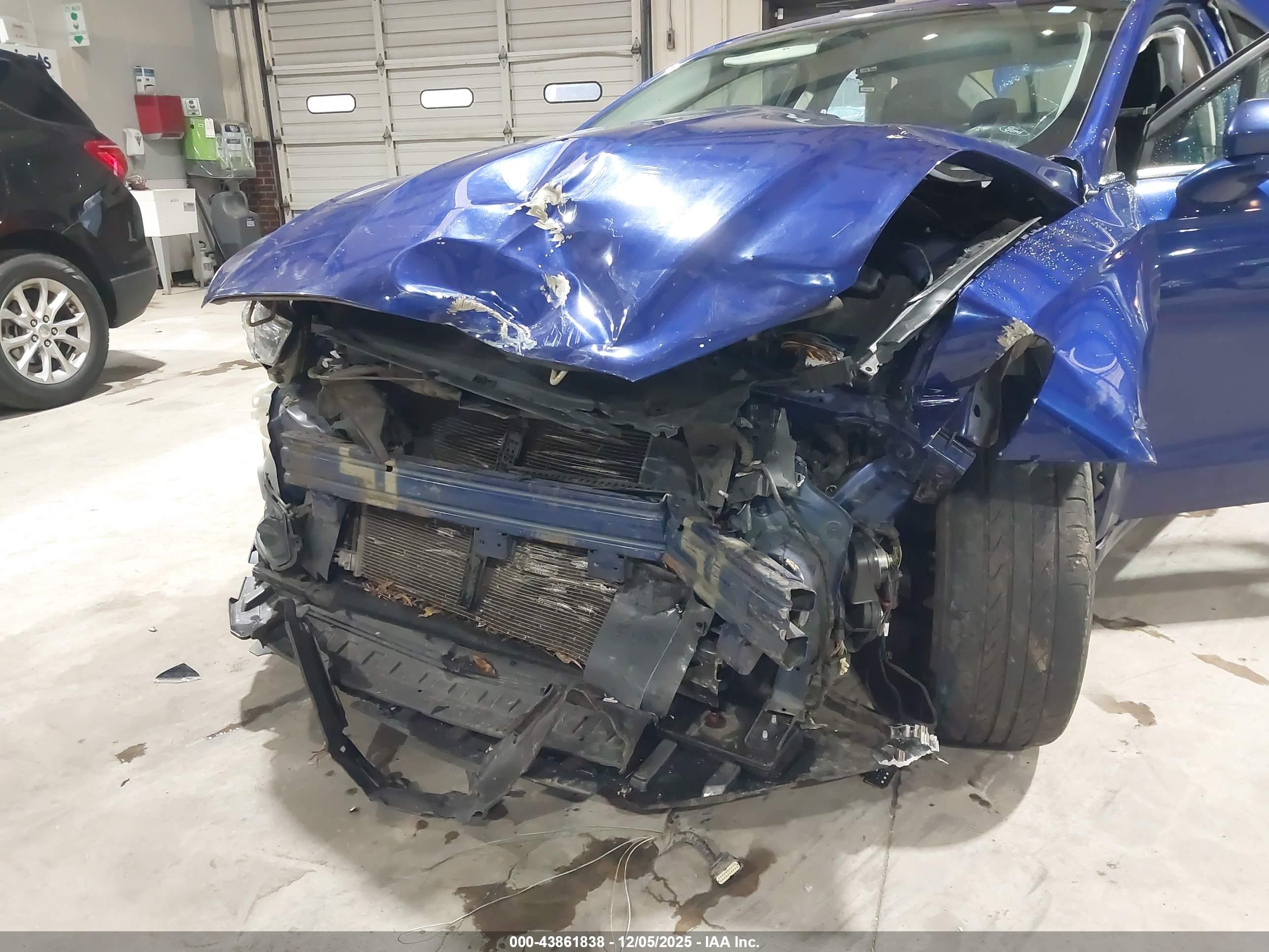 FORD FUSION image 6