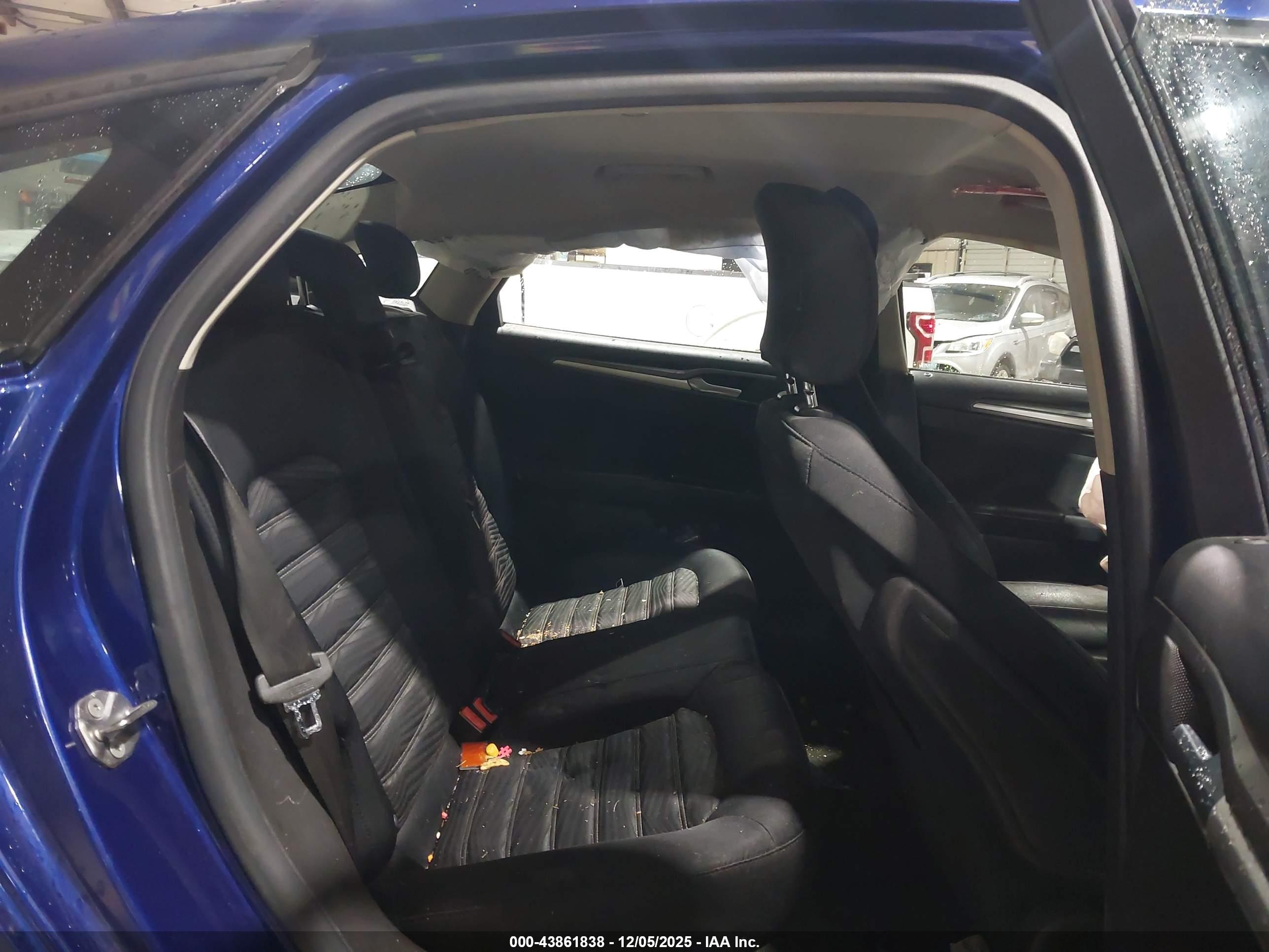 FORD FUSION image 8