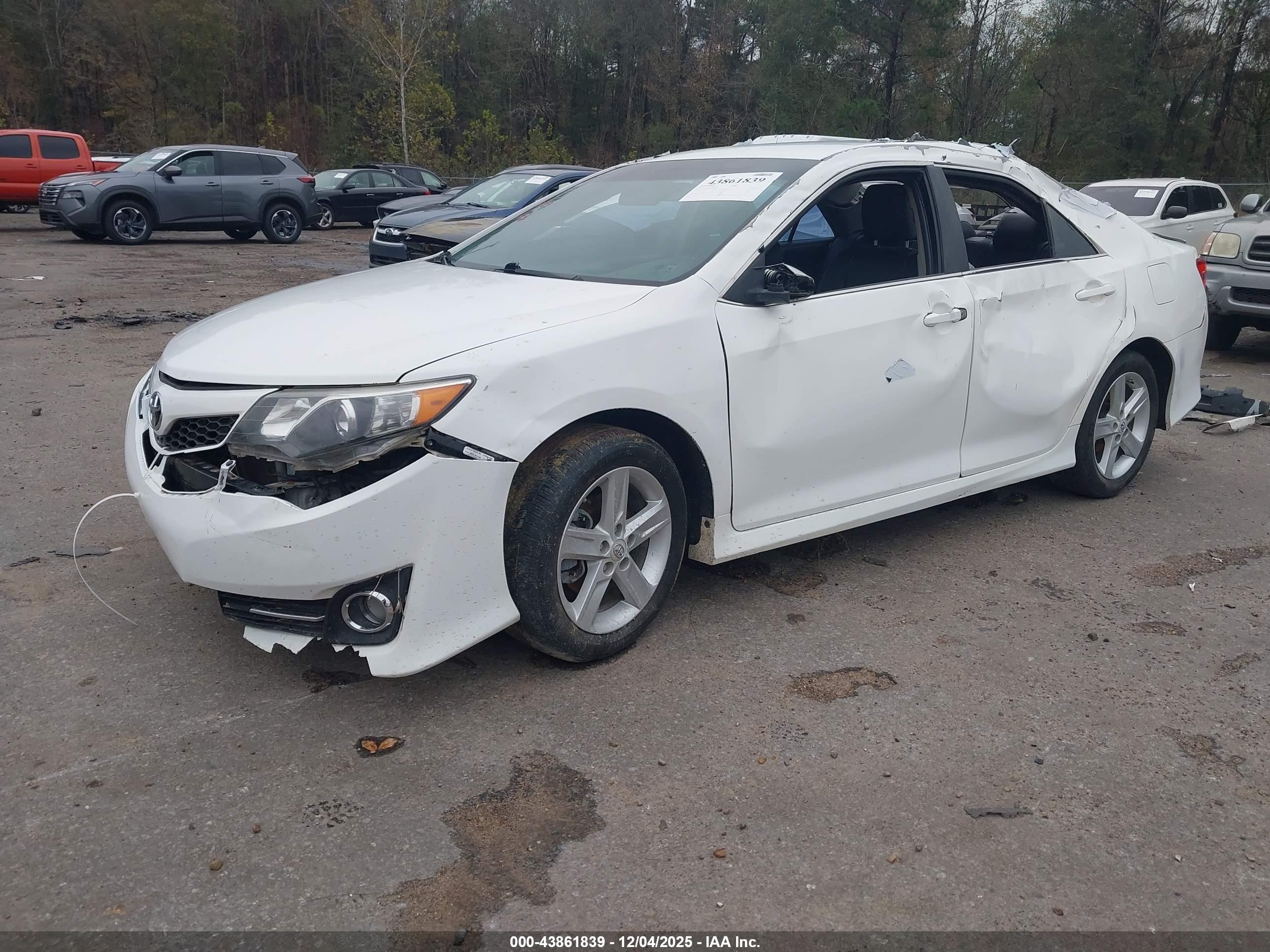TOYOTA CAMRY image 2