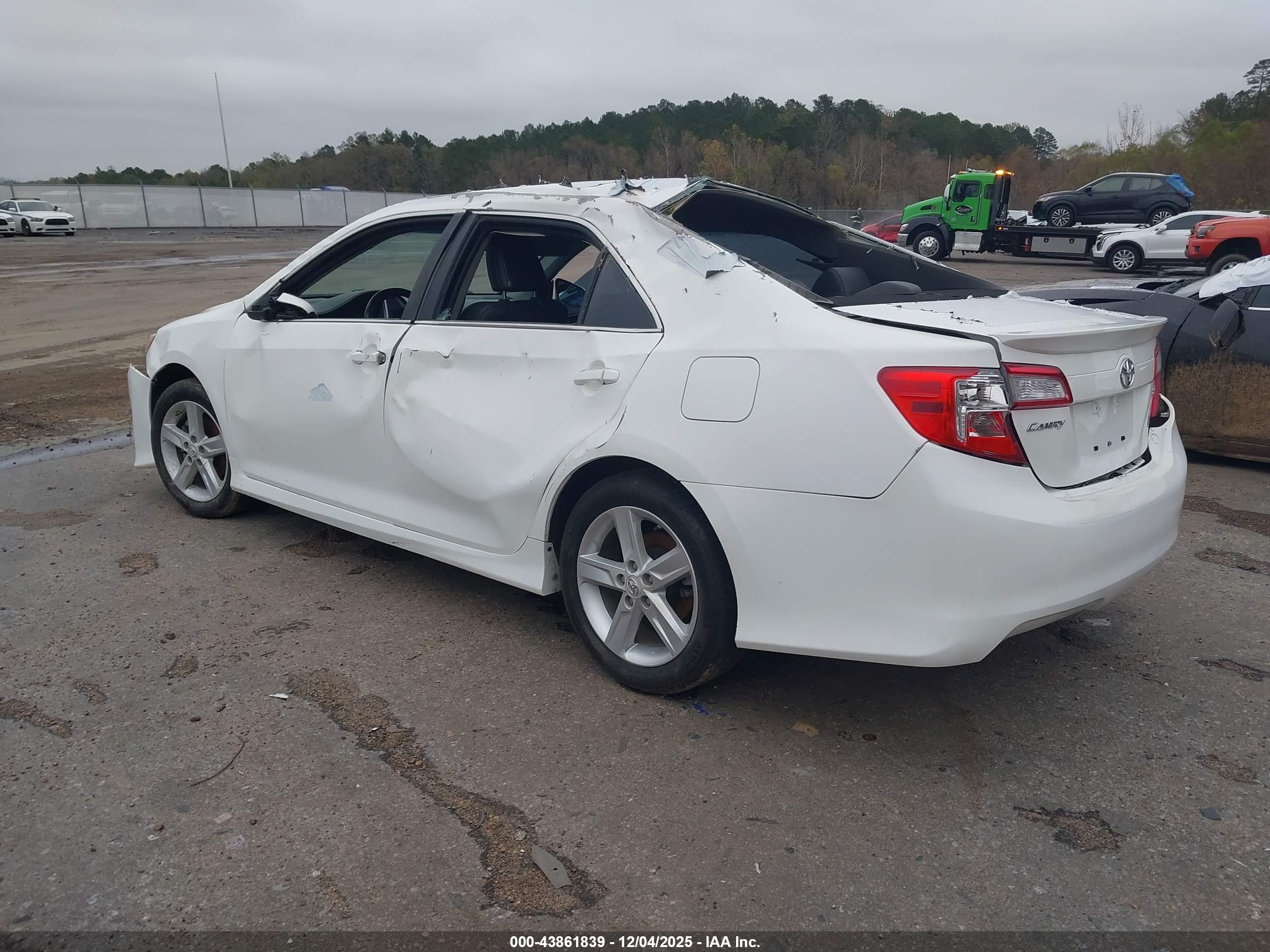 TOYOTA CAMRY image 3