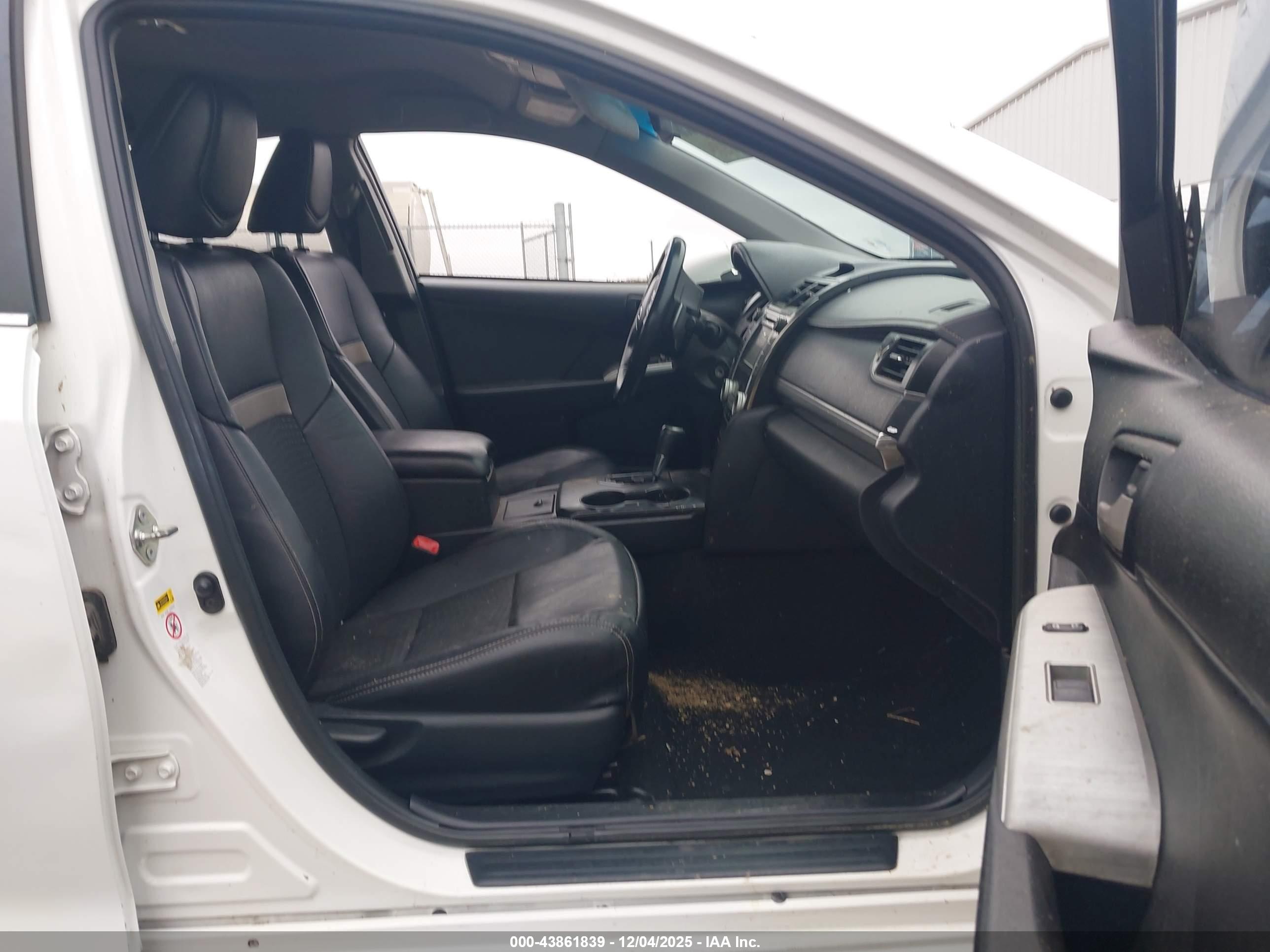 TOYOTA CAMRY image 5
