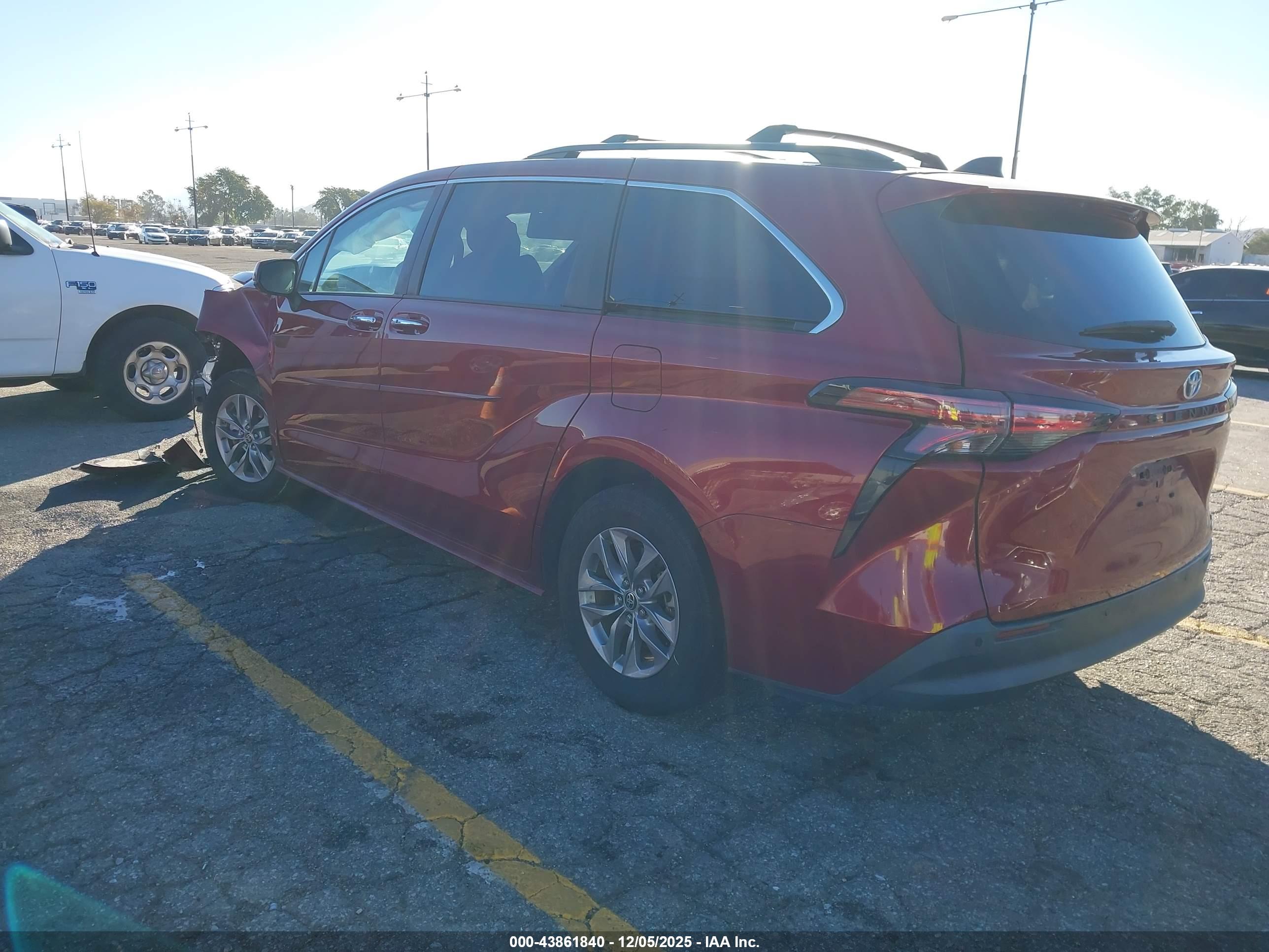 TOYOTA SIENNA image 3