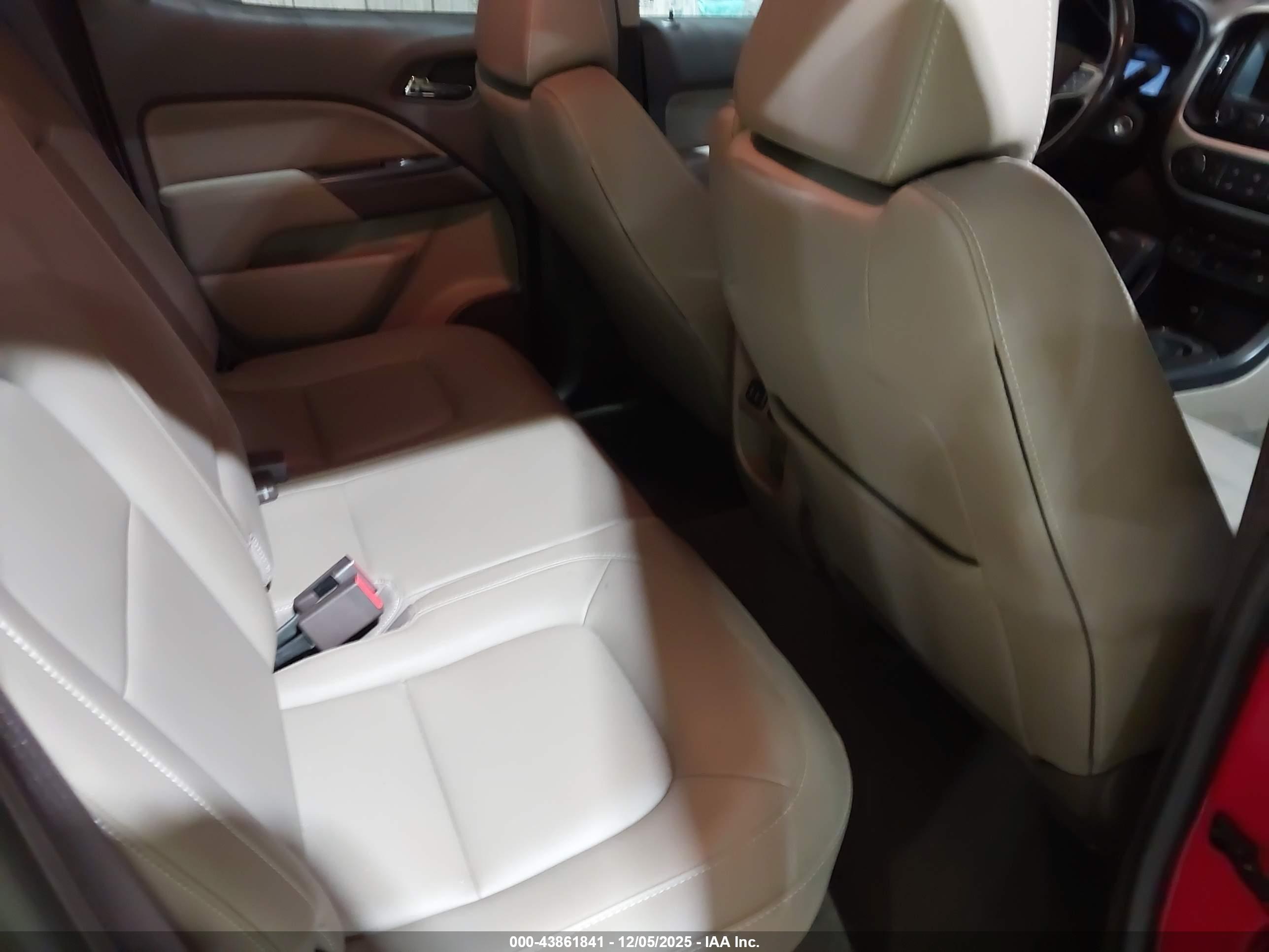 GMC CANYON image 8
