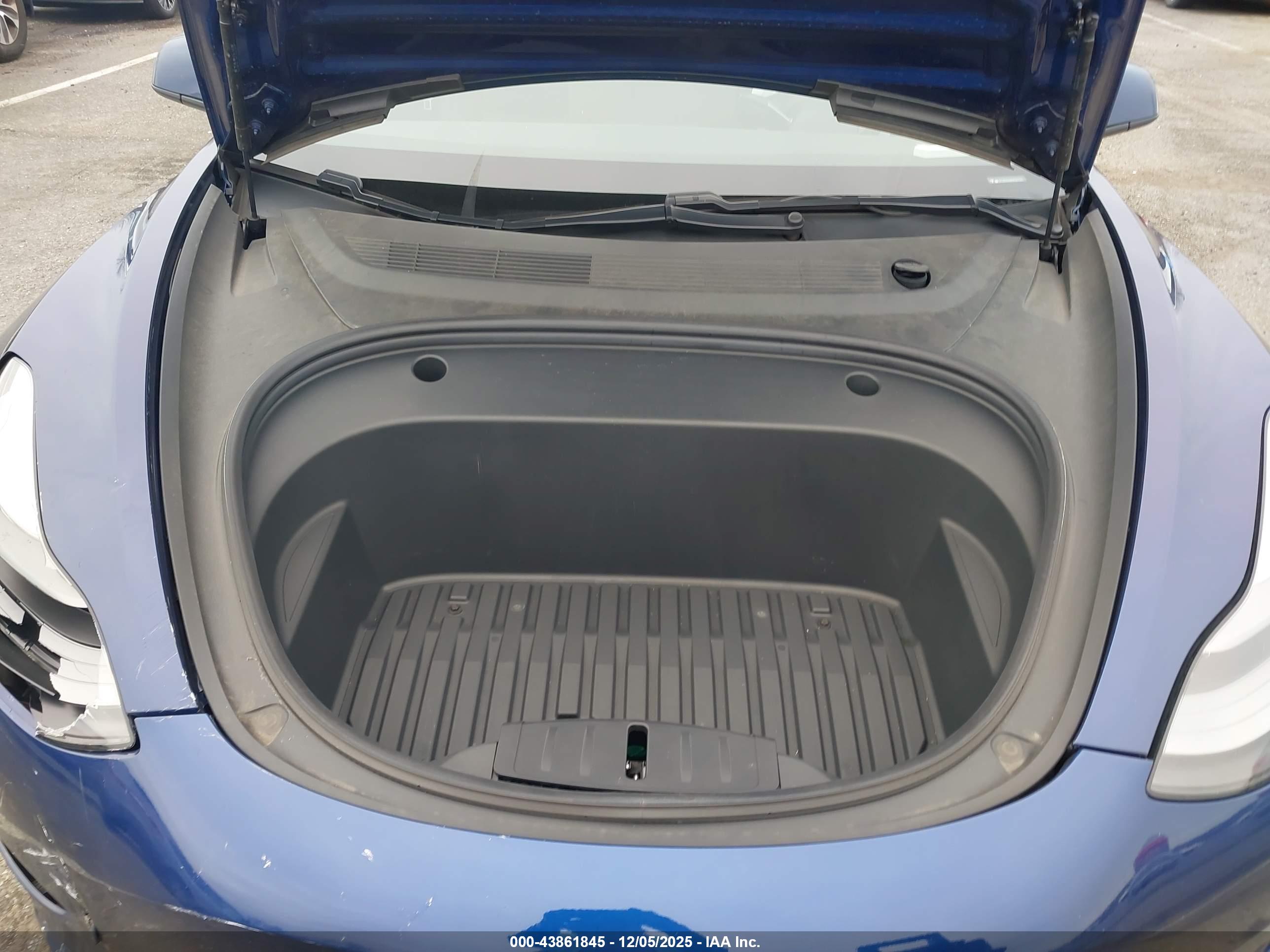 TESLA MODEL image 10