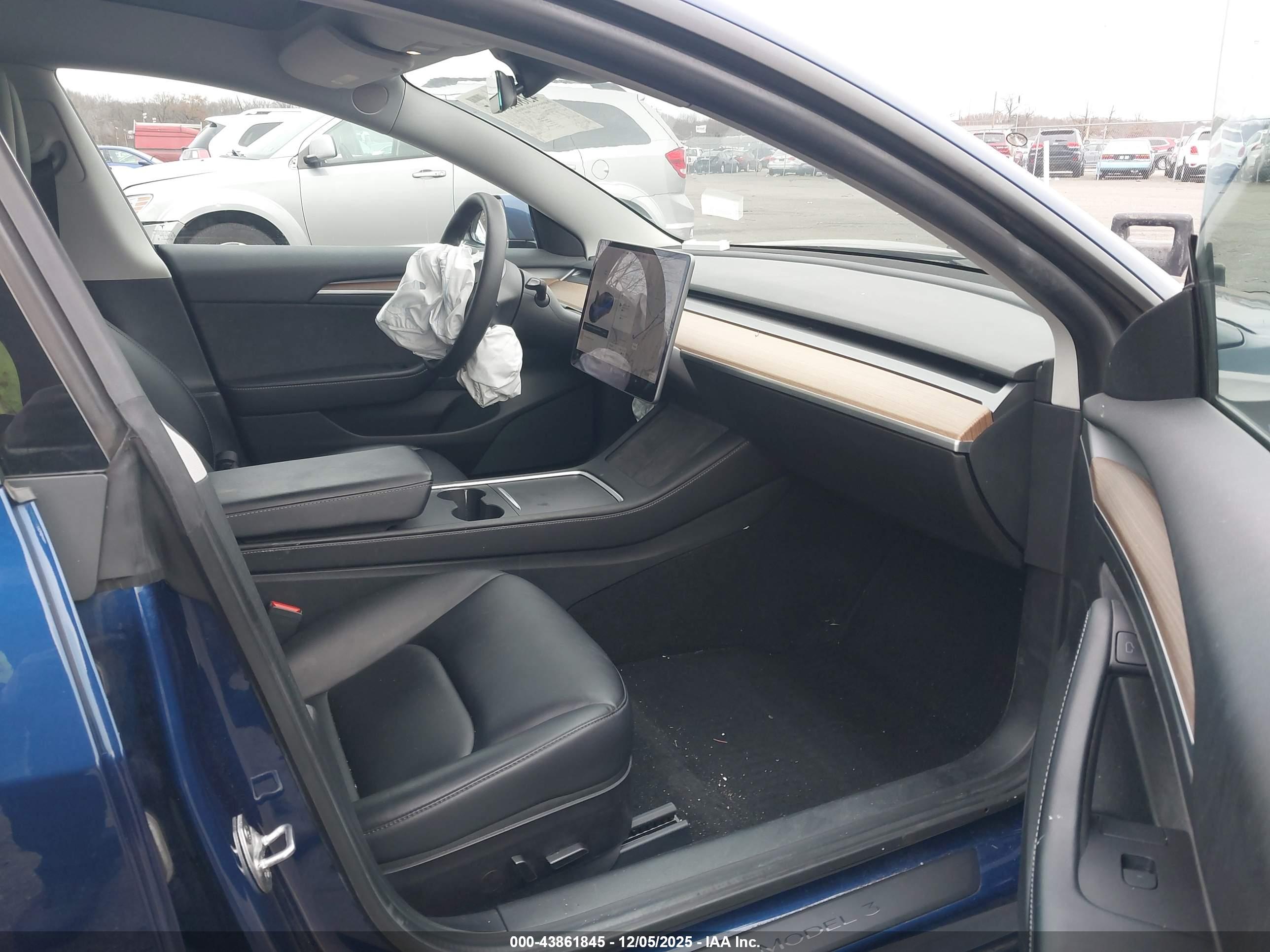 TESLA MODEL image 5