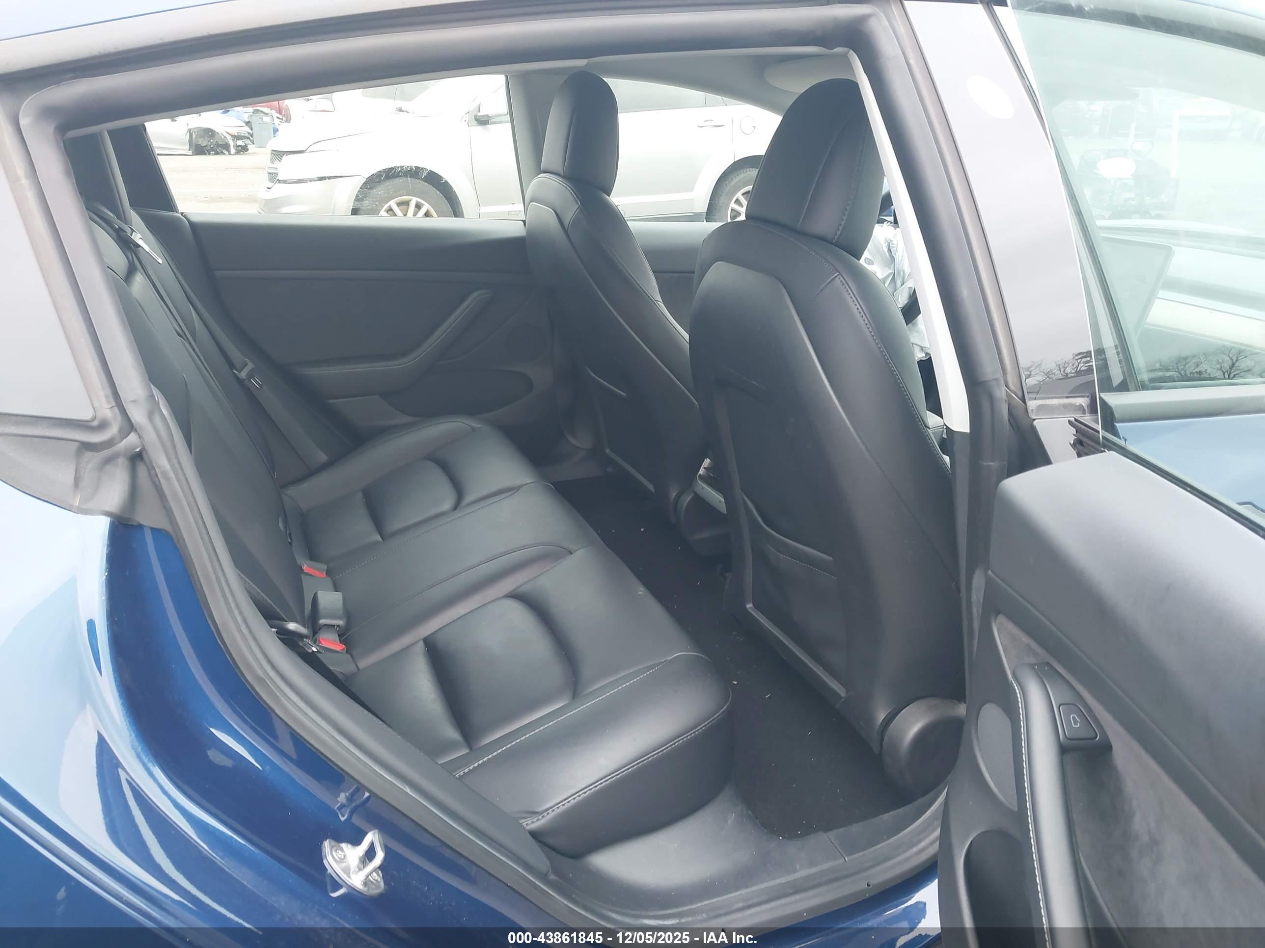 TESLA MODEL image 8