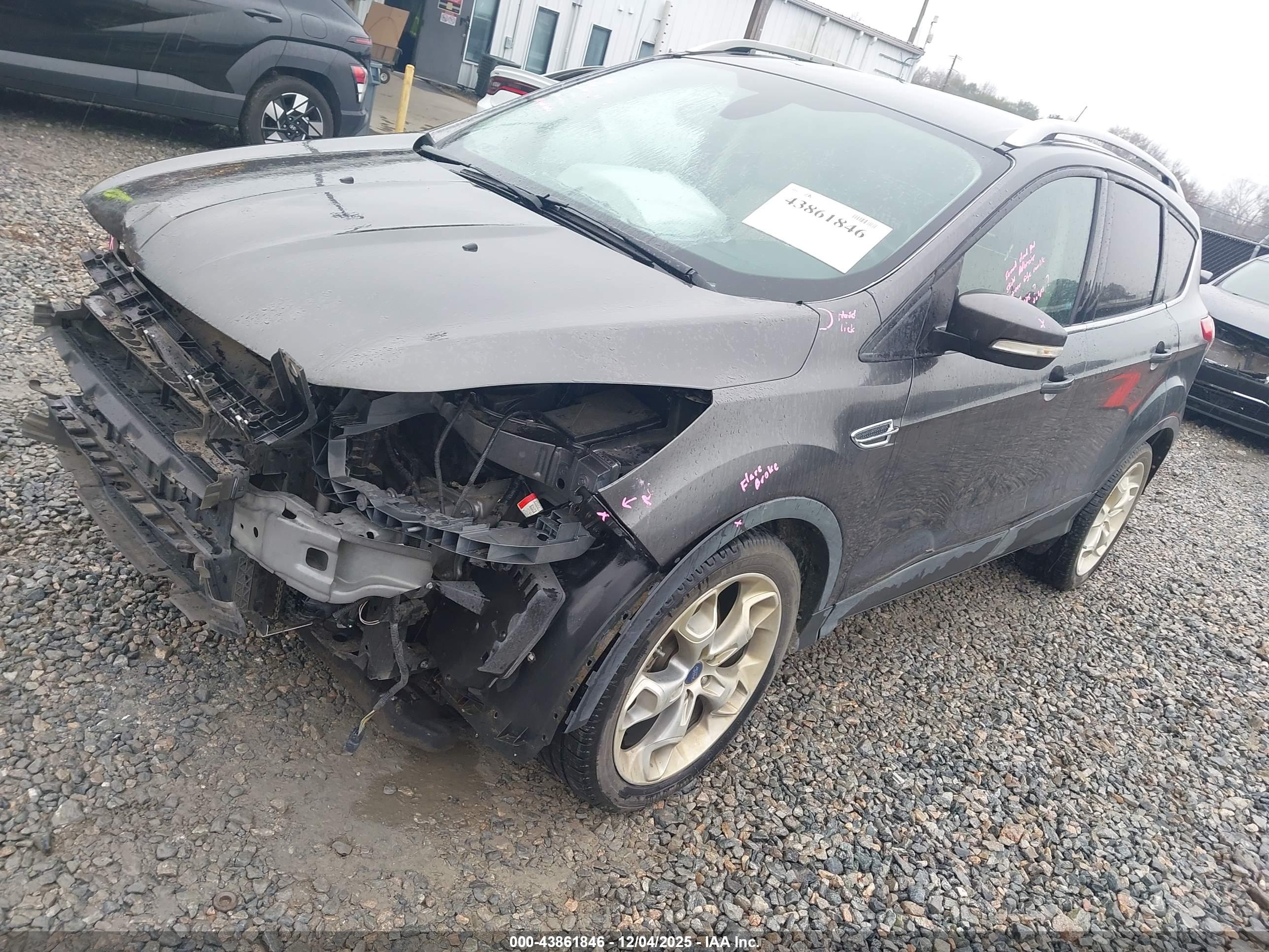FORD ESCAPE image 2