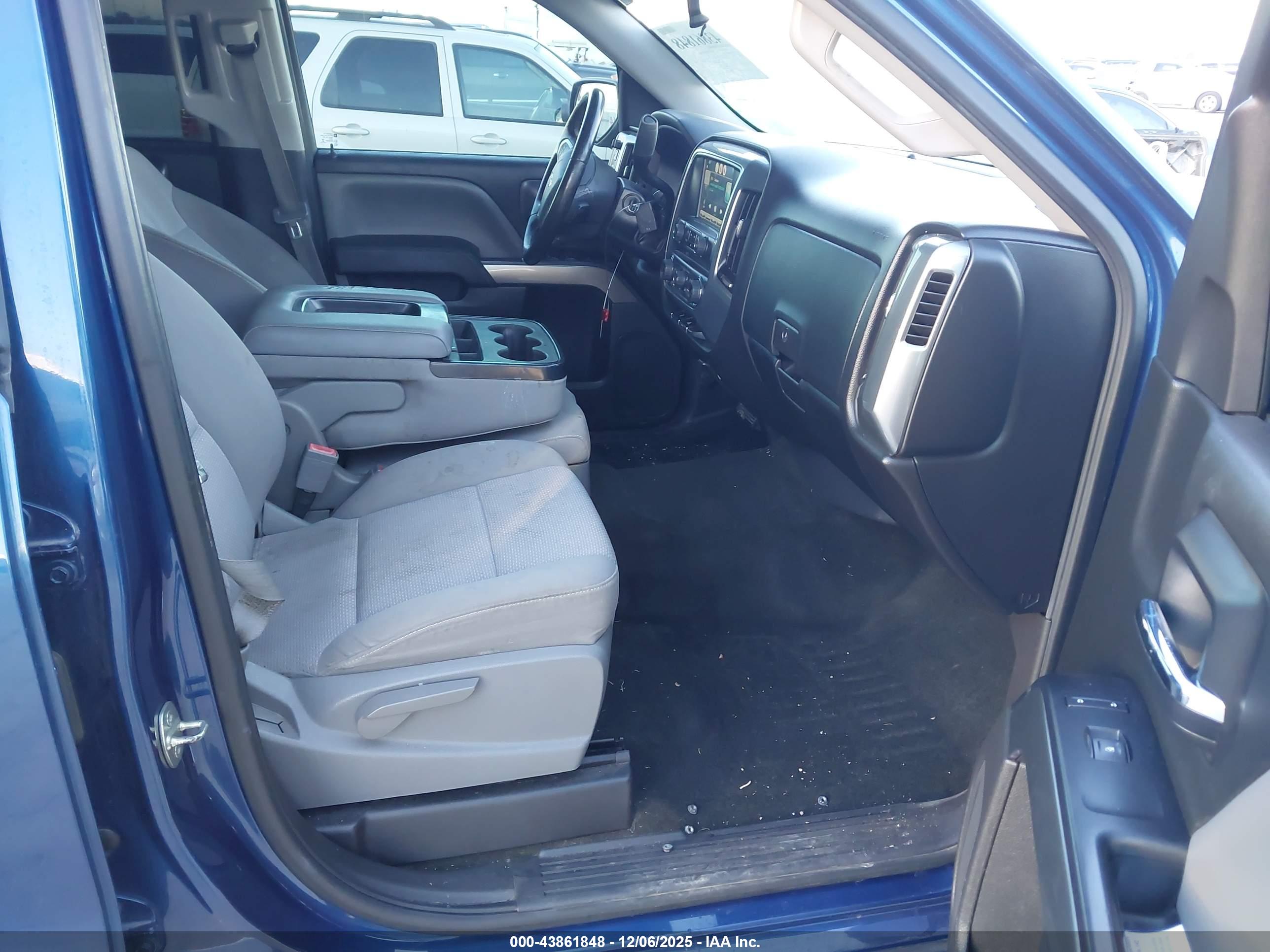 CHEVROLET SILVERADO image 5