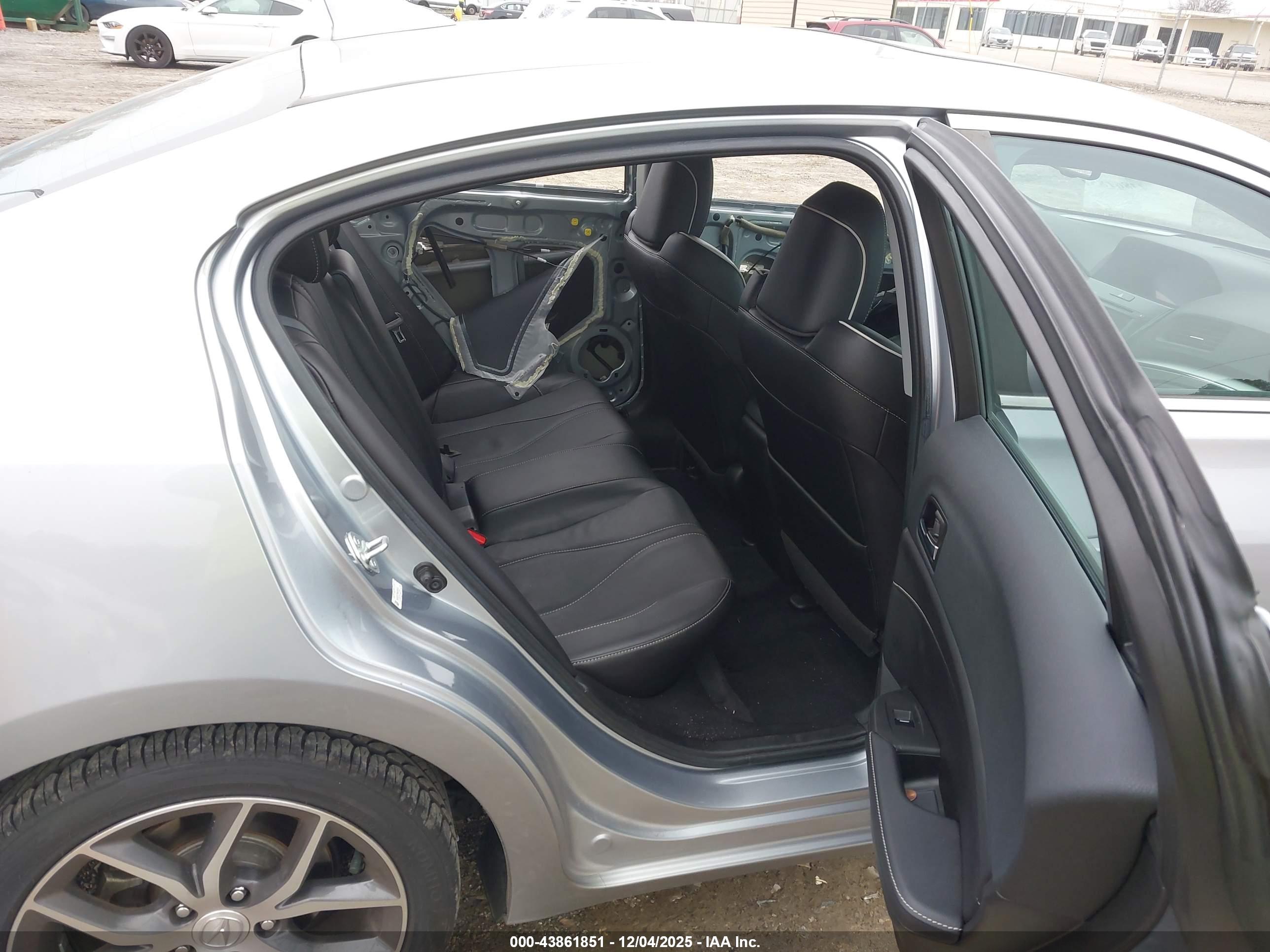 ACURA ILX image 8