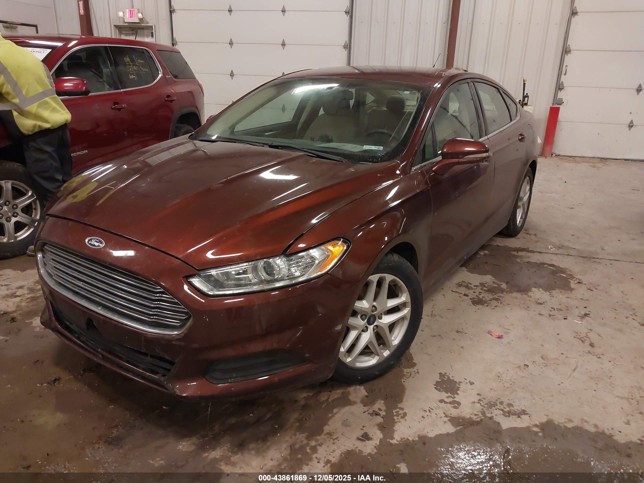 FORD FUSION image 2