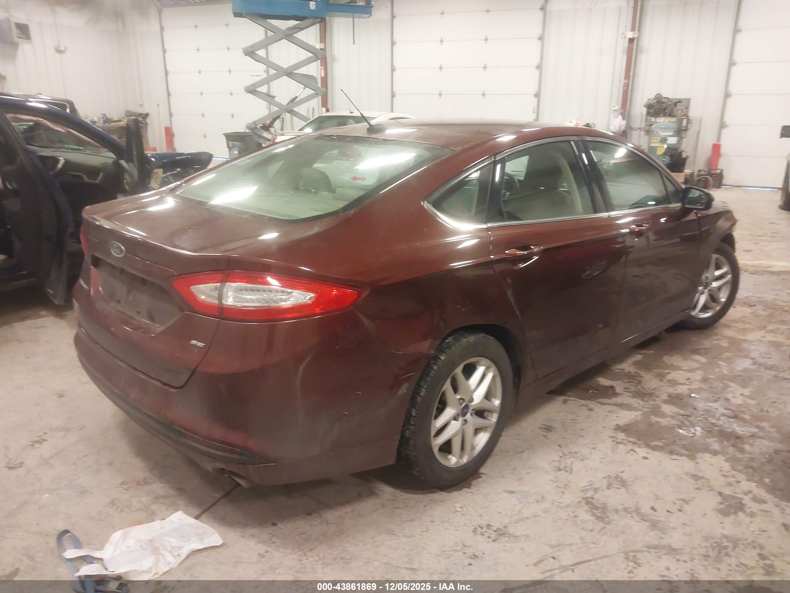 FORD FUSION image 4