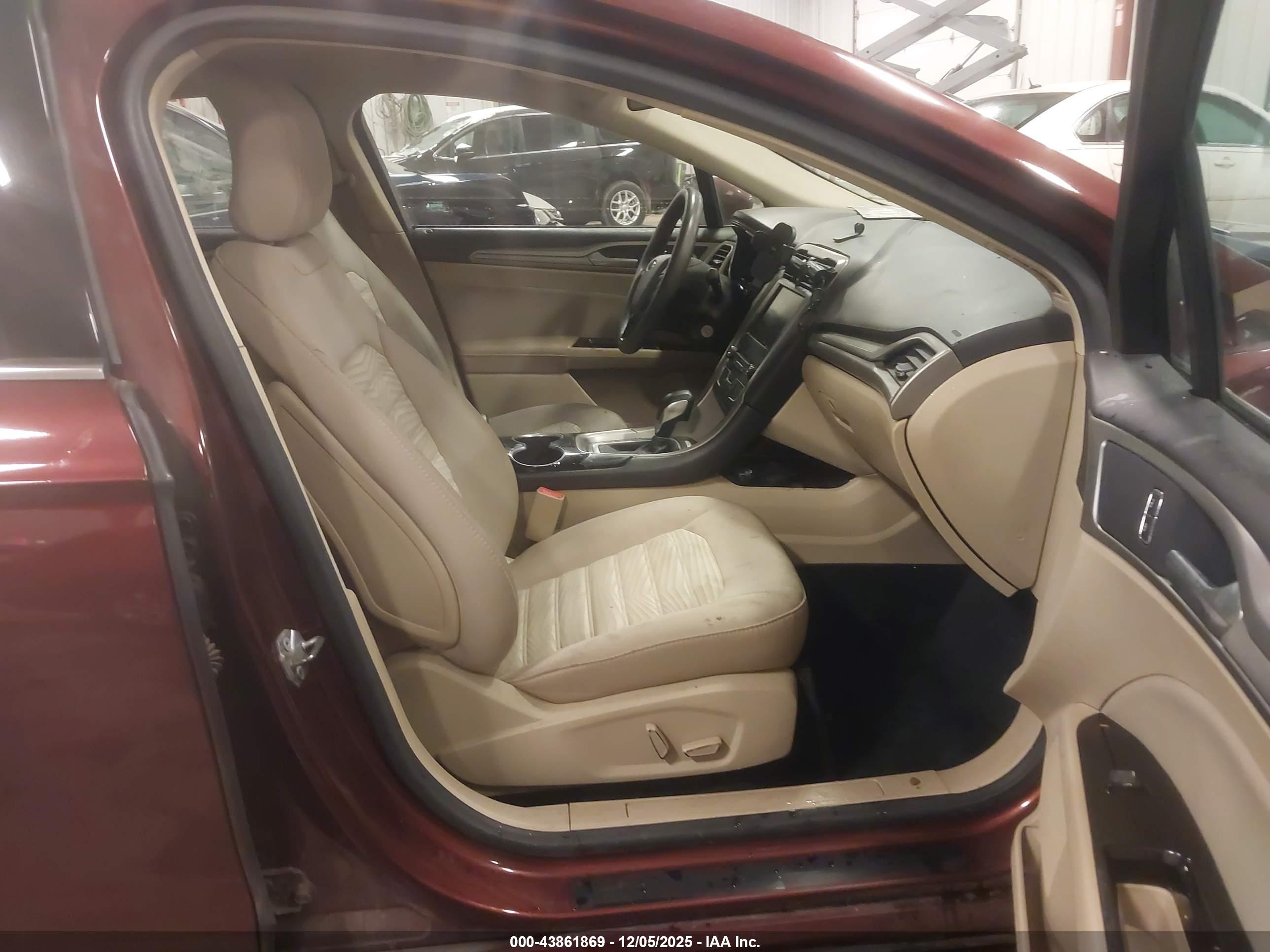 FORD FUSION image 5
