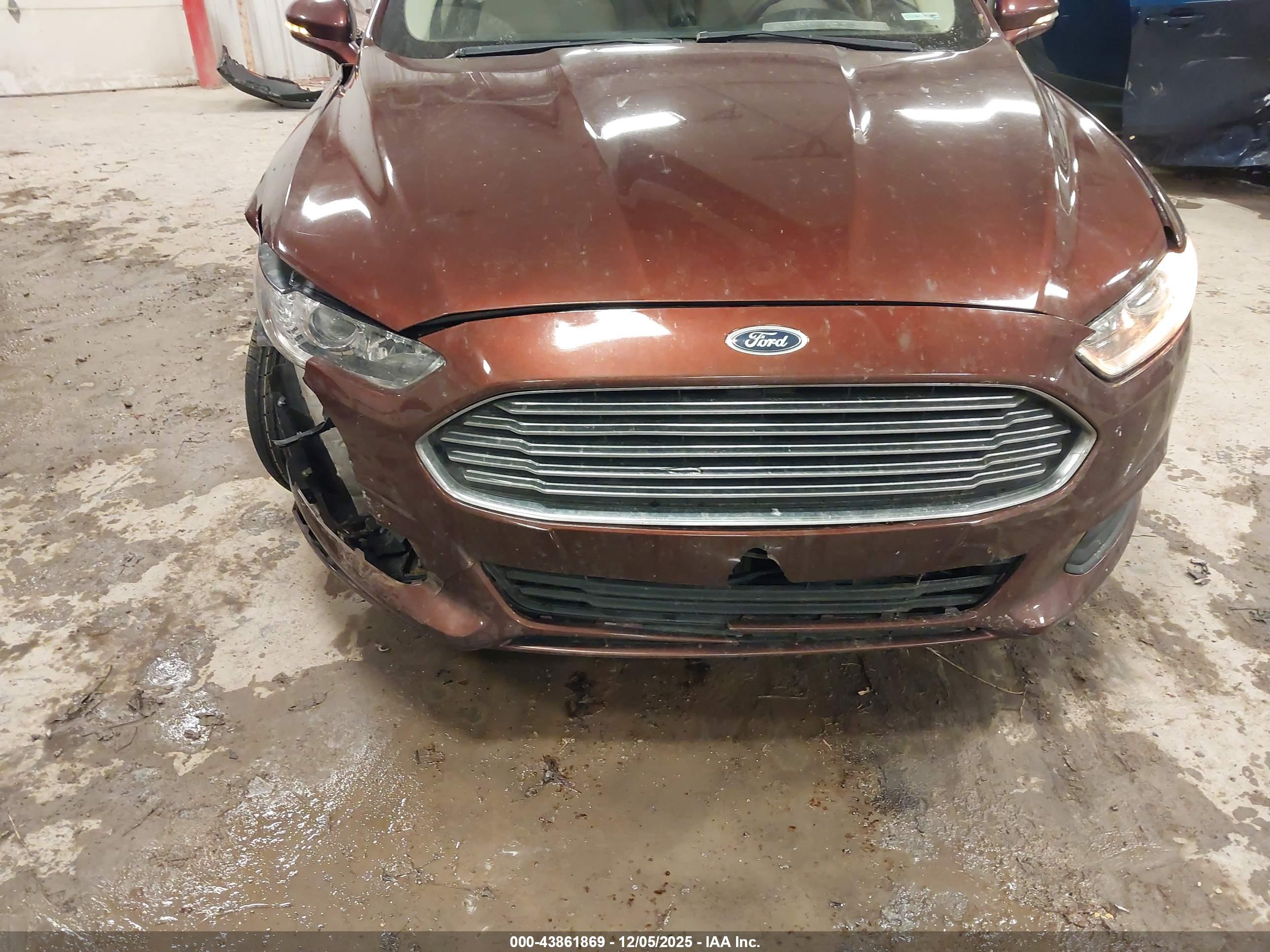 FORD FUSION image 6