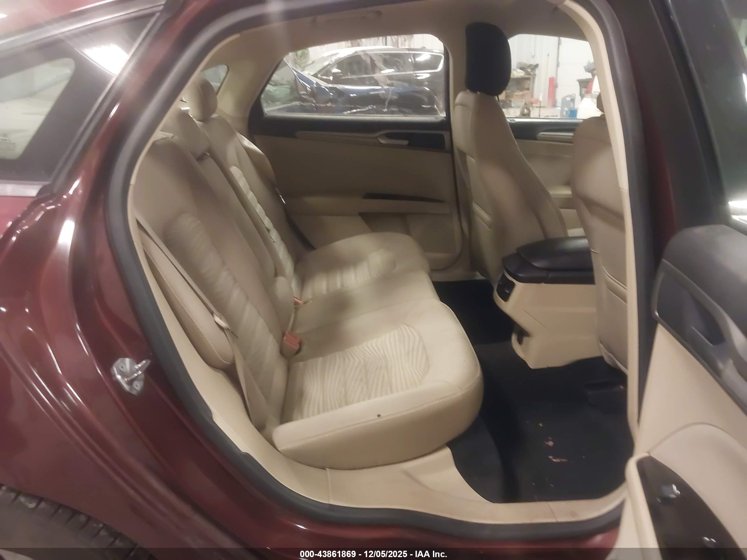 FORD FUSION image 8