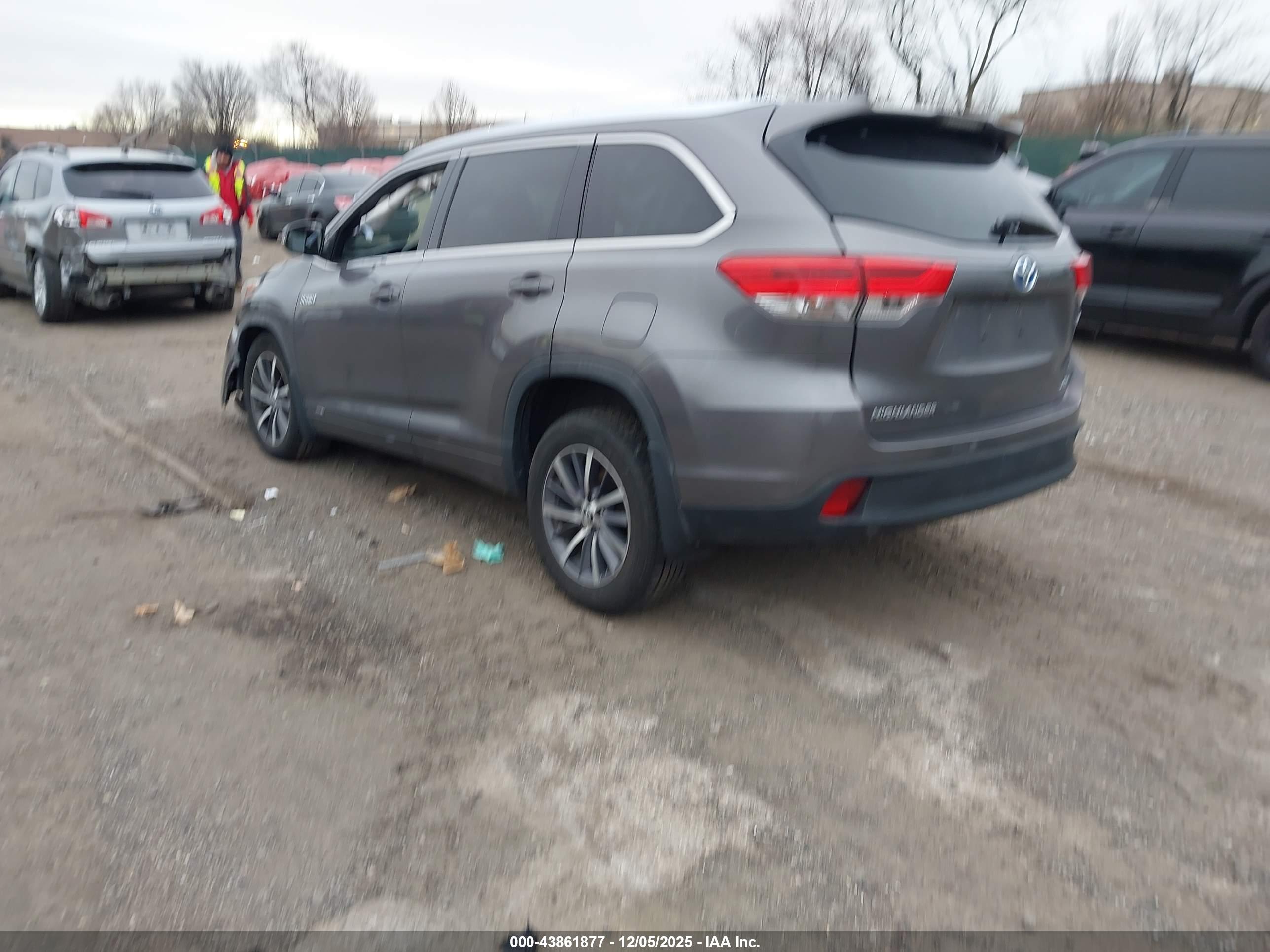 TOYOTA HIGHLANDER image 3