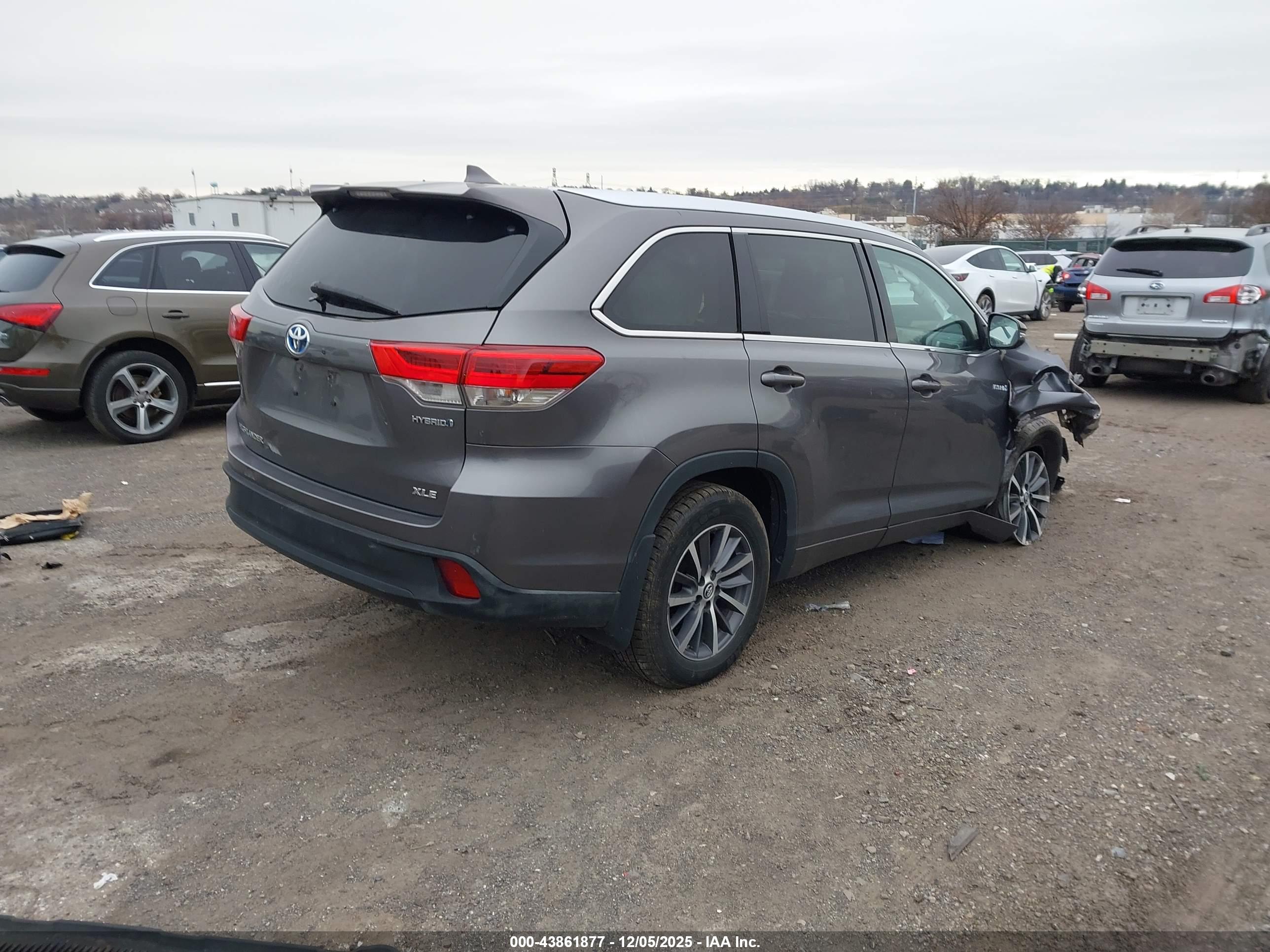 TOYOTA HIGHLANDER image 4