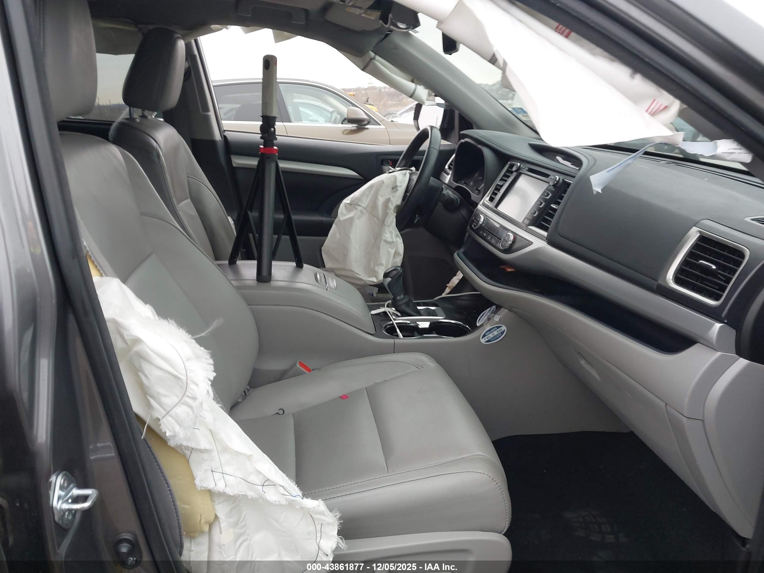 TOYOTA HIGHLANDER image 5