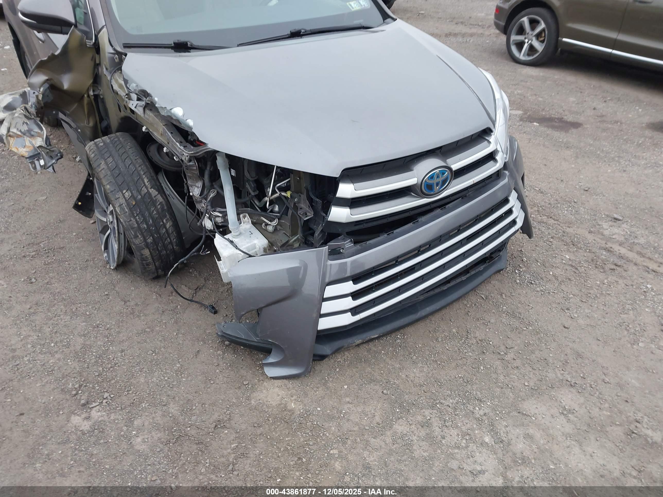 TOYOTA HIGHLANDER image 6