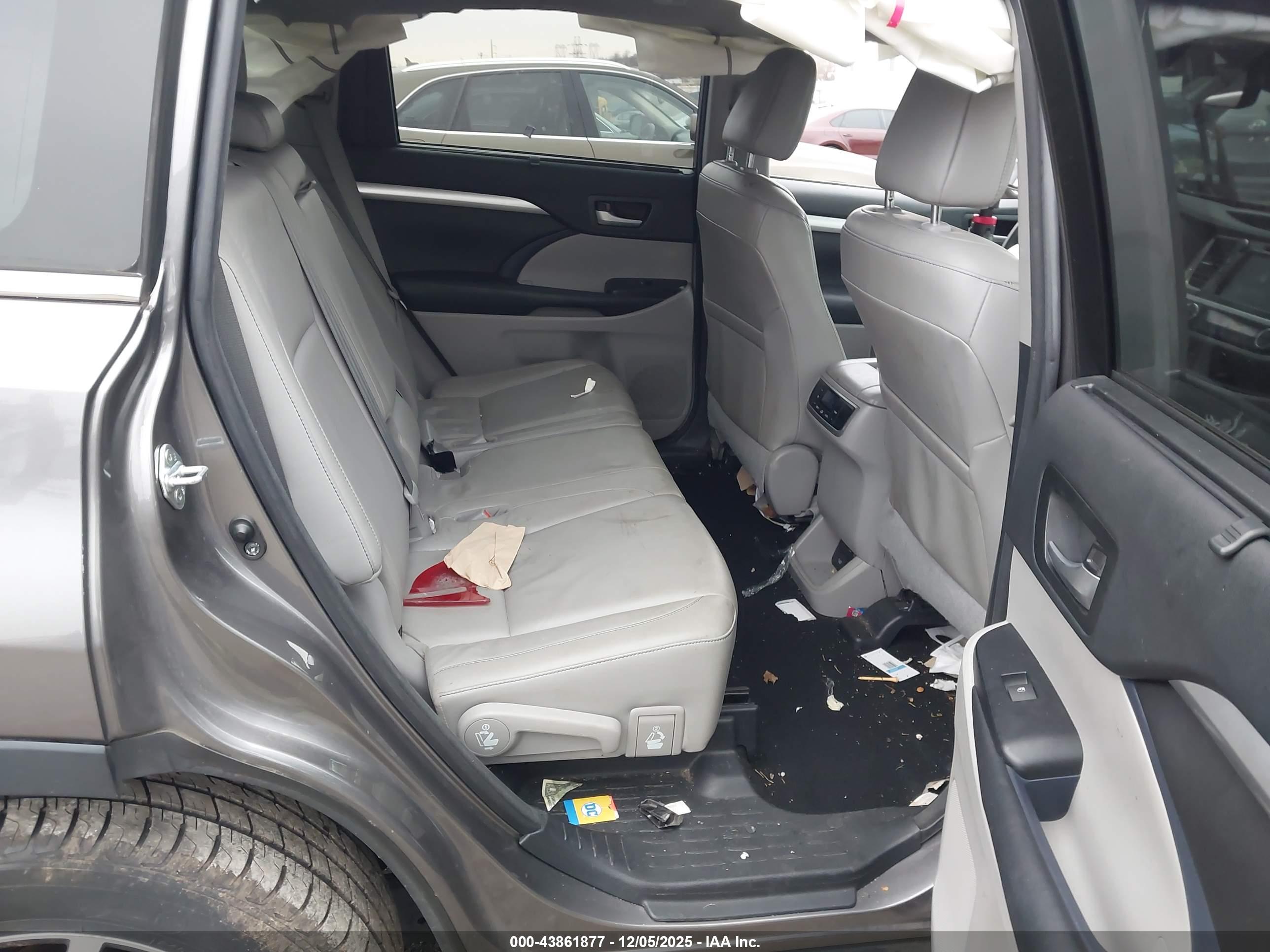 TOYOTA HIGHLANDER image 8